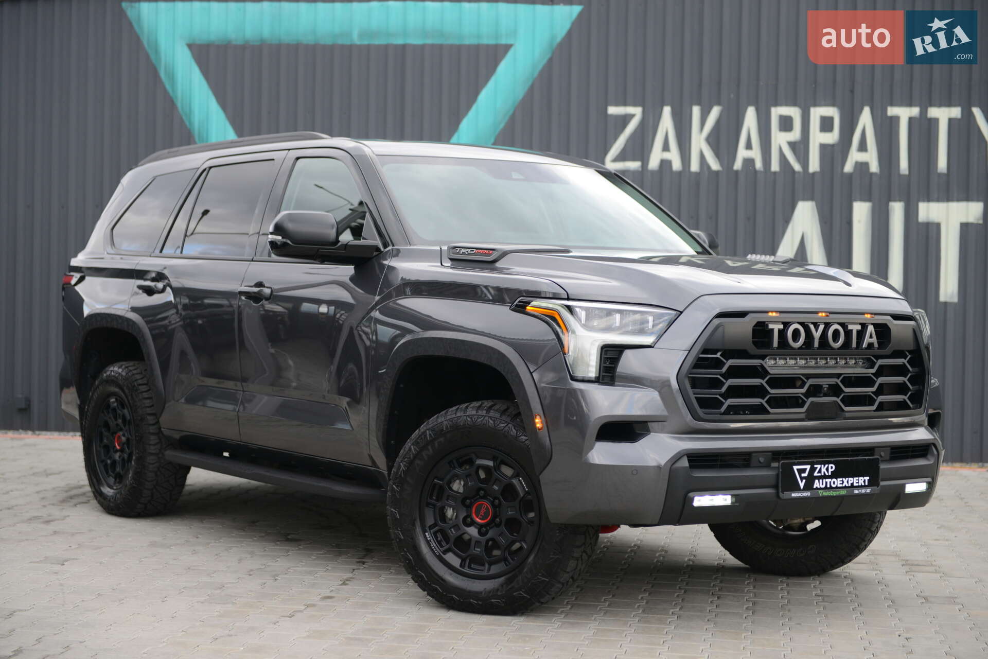 TOYOTA SEQUOIA 2023