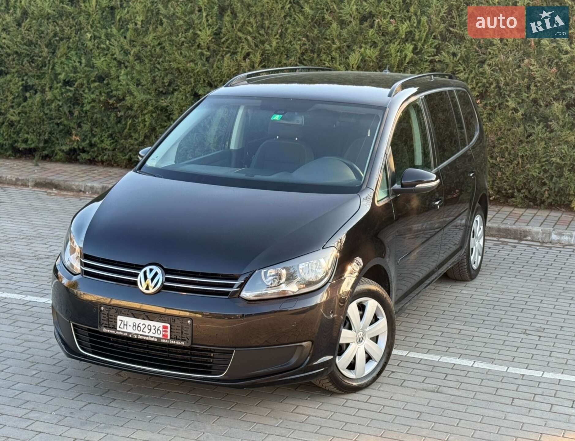 VOLKSWAGEN TOURAN 2011