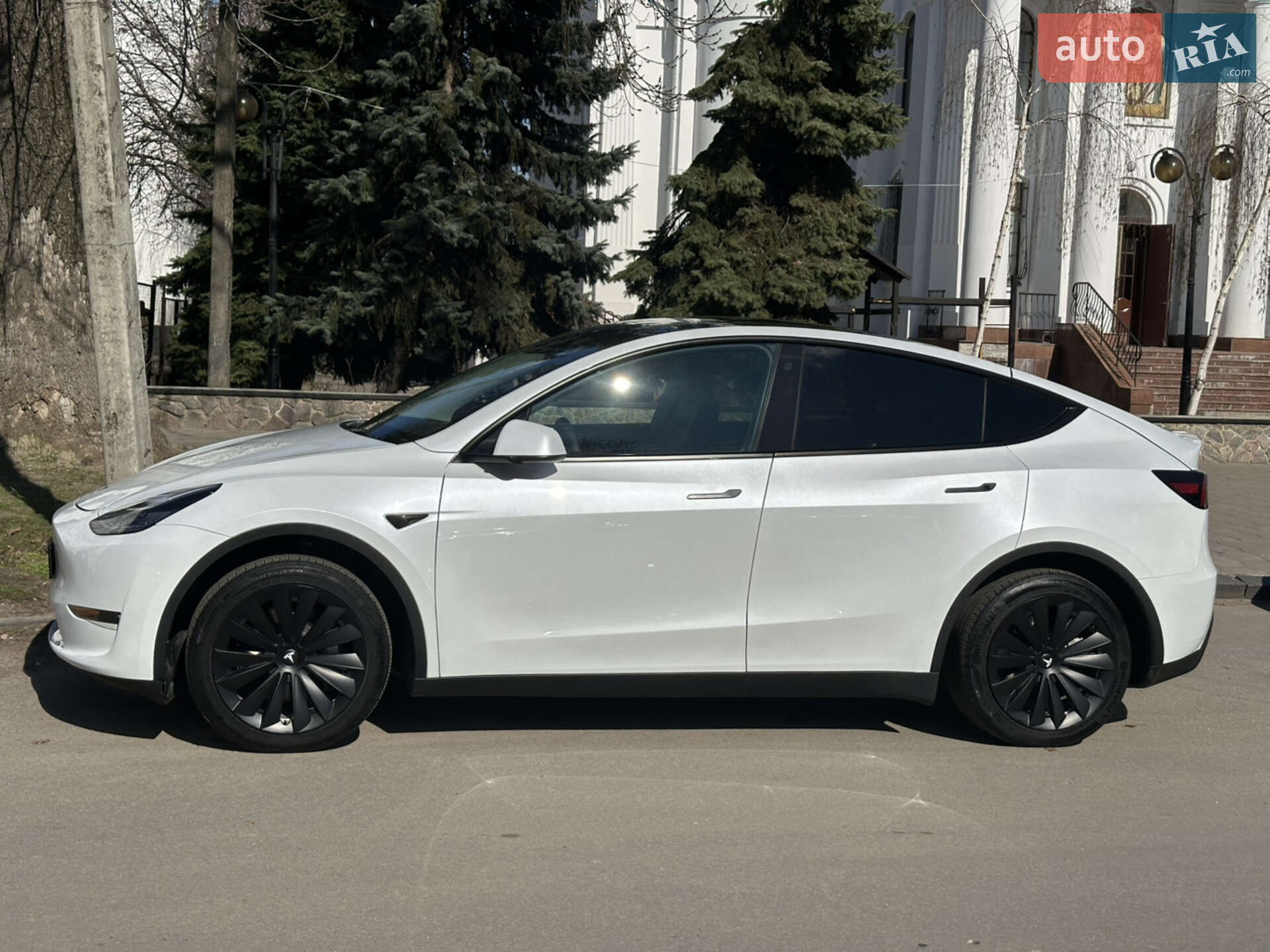 Головне фото звіту автомобіля TESLA MODEL Y 2023