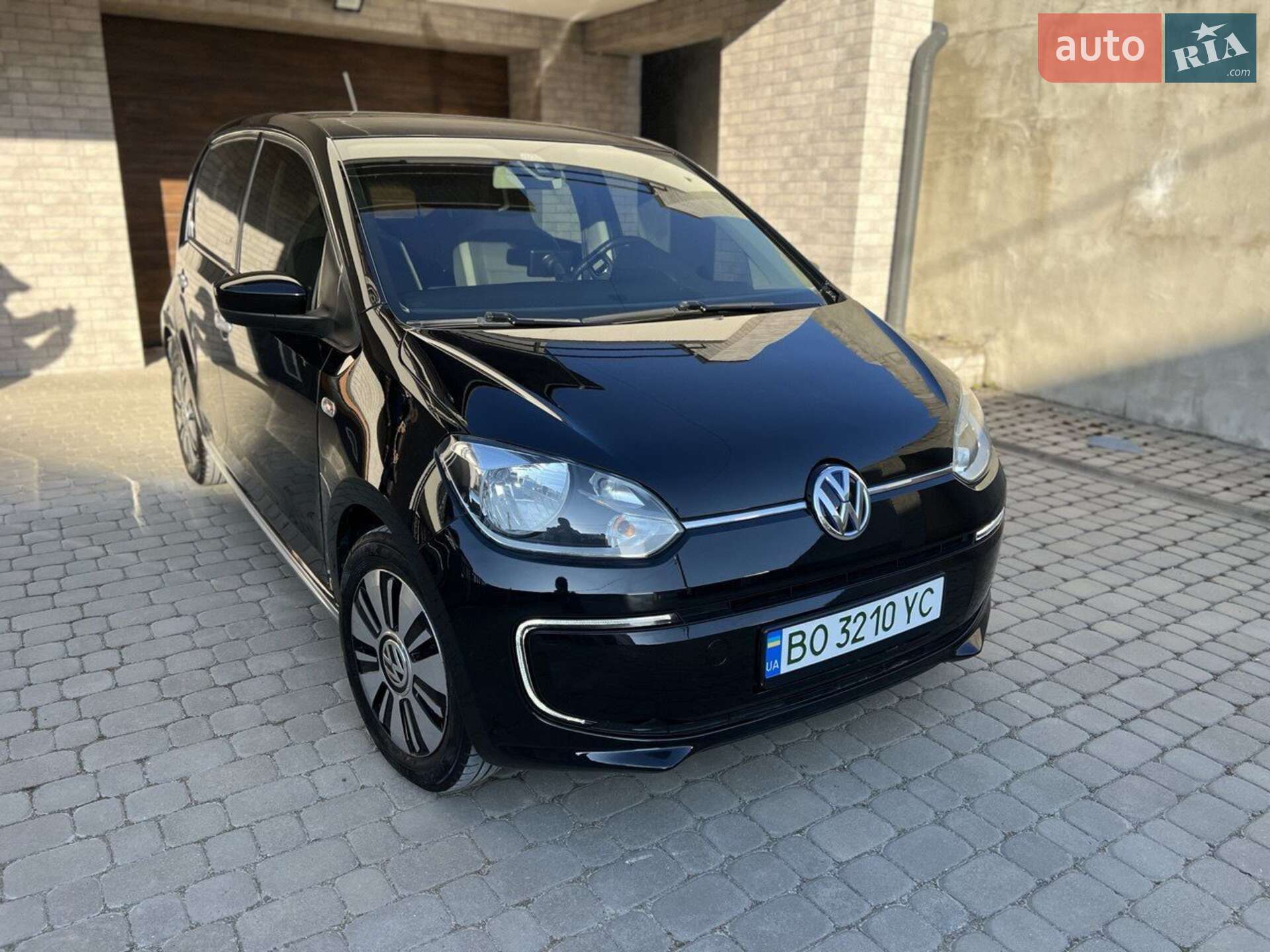 VOLKSWAGEN E-UP 2014