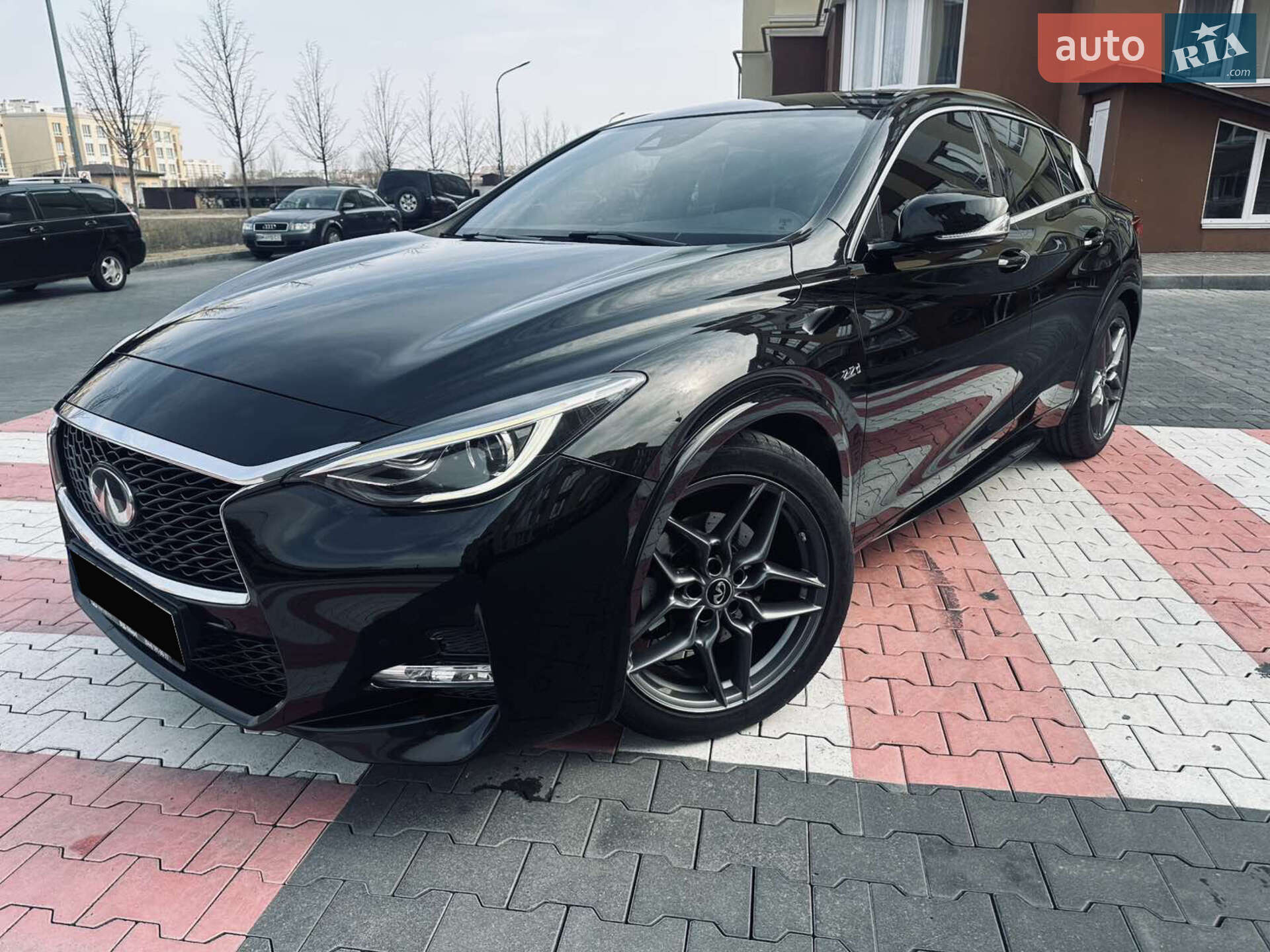 INFINITI Q30 2016