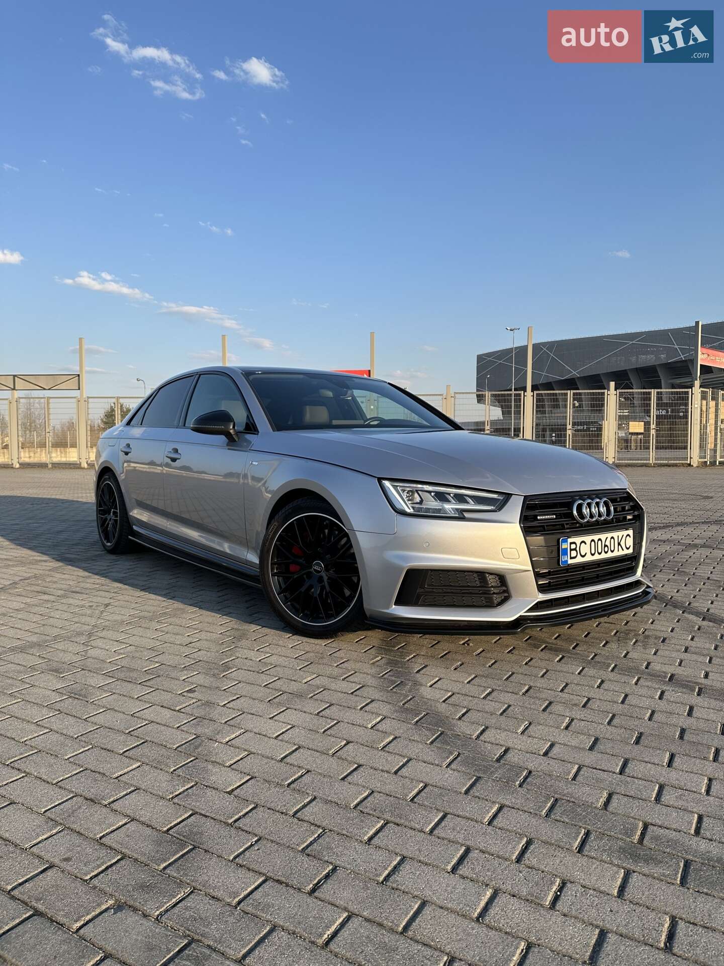 Головне фото звіту автомобіля AUDI A4 2017