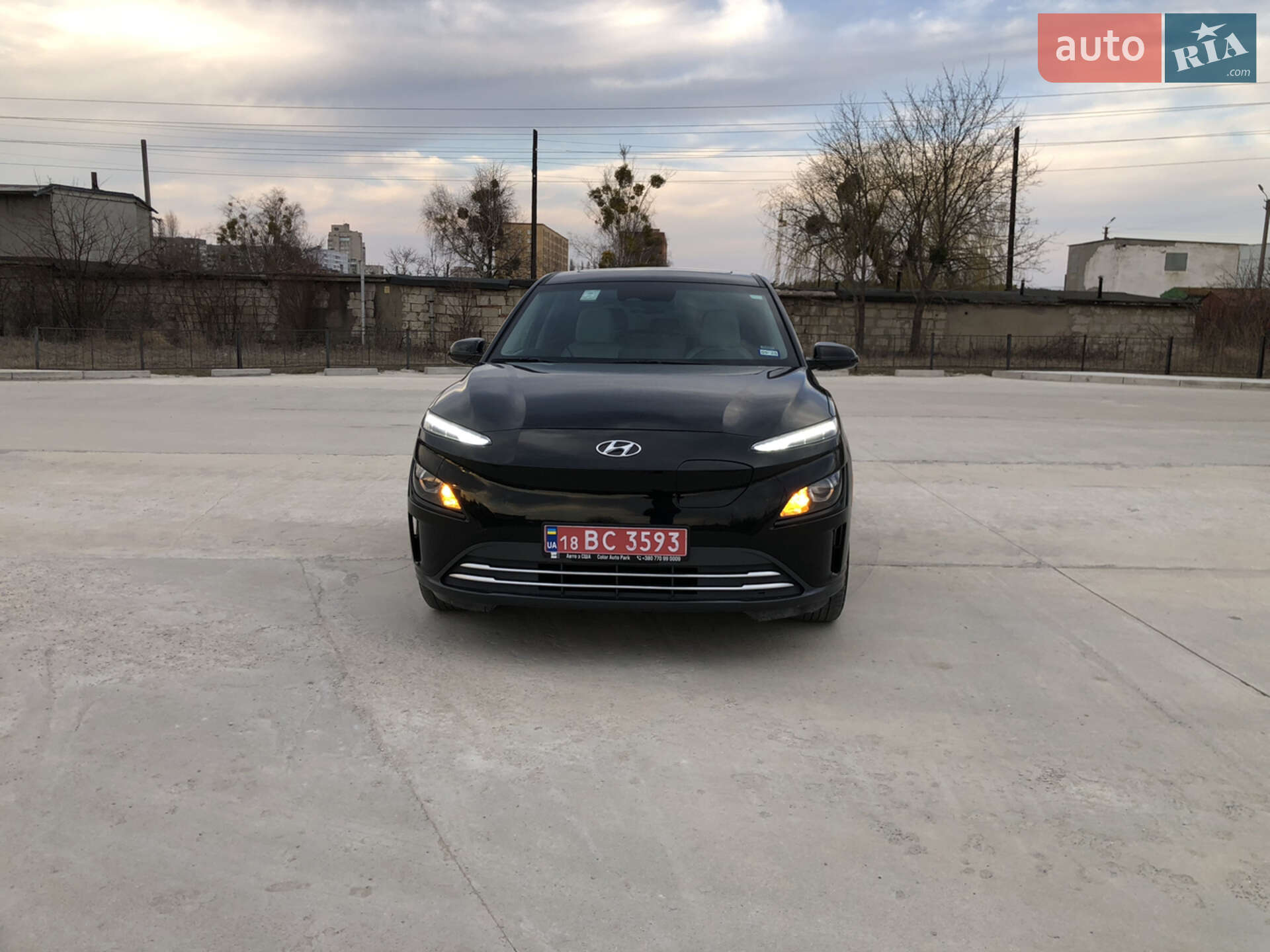 Головне фото звіту автомобіля HYUNDAI KONA 2023