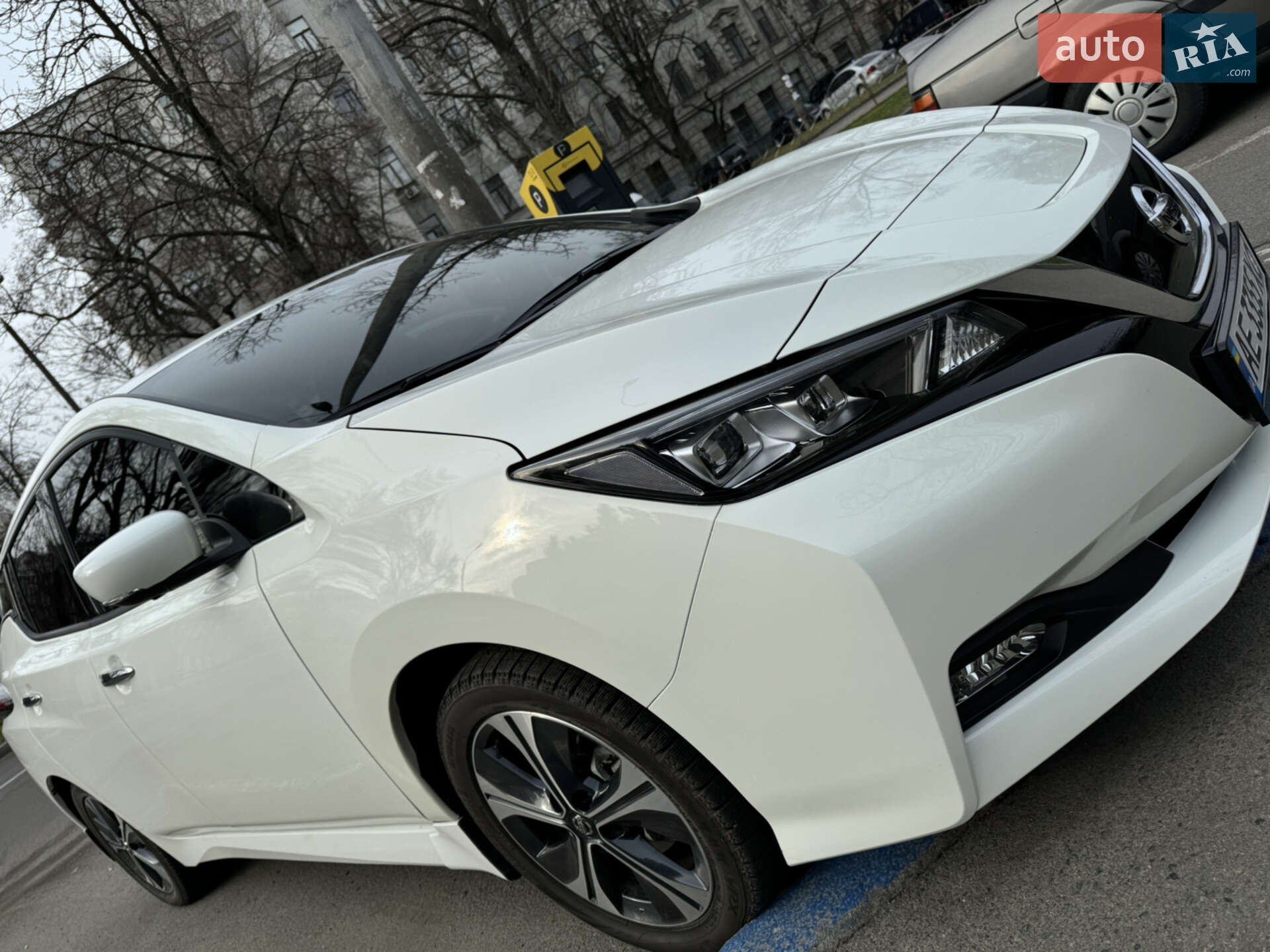 NISSAN LEAF 2022