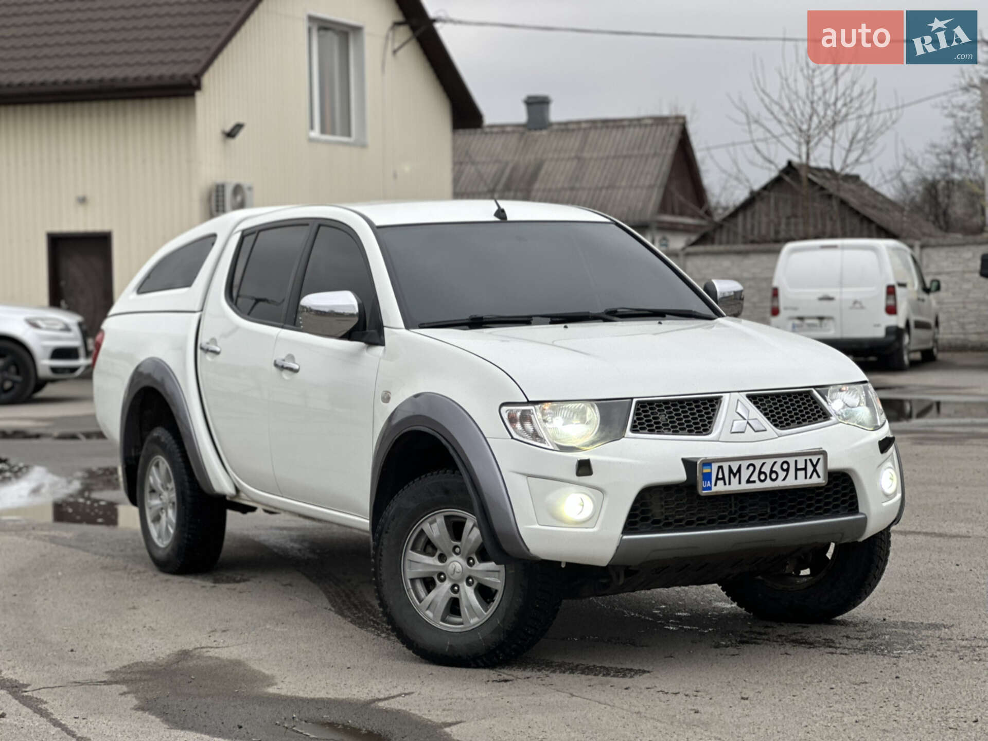 MITSUBISHI L 200 2012