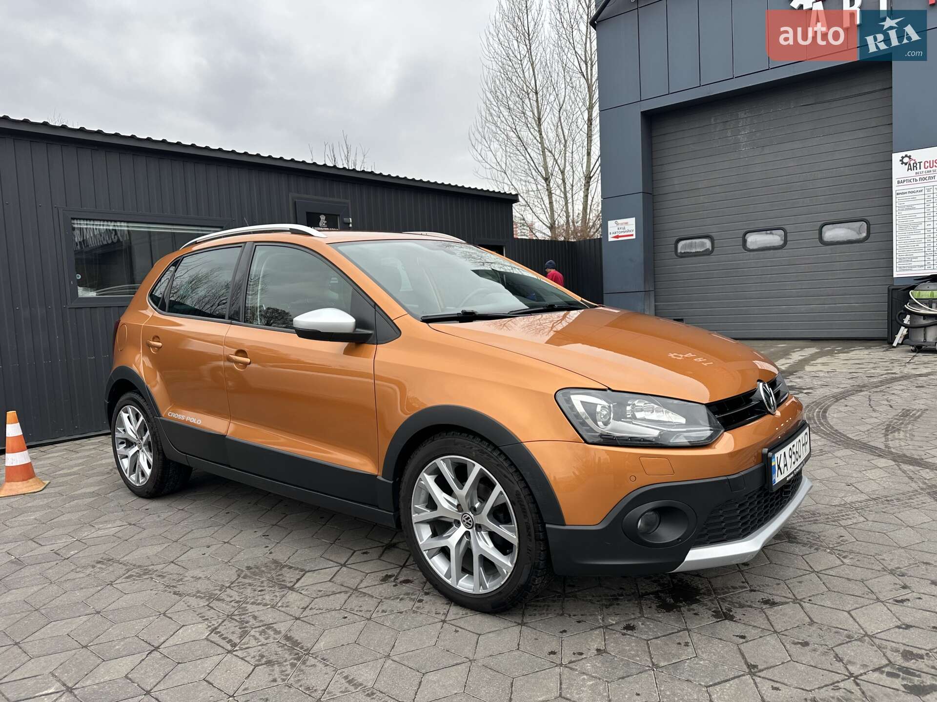 VOLKSWAGEN POLO 2015