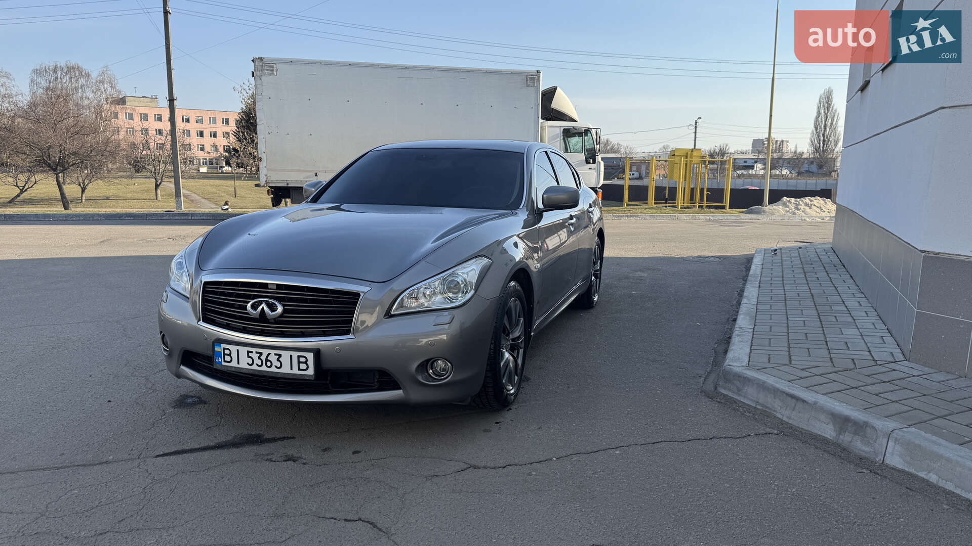 INFINITI M37 2012