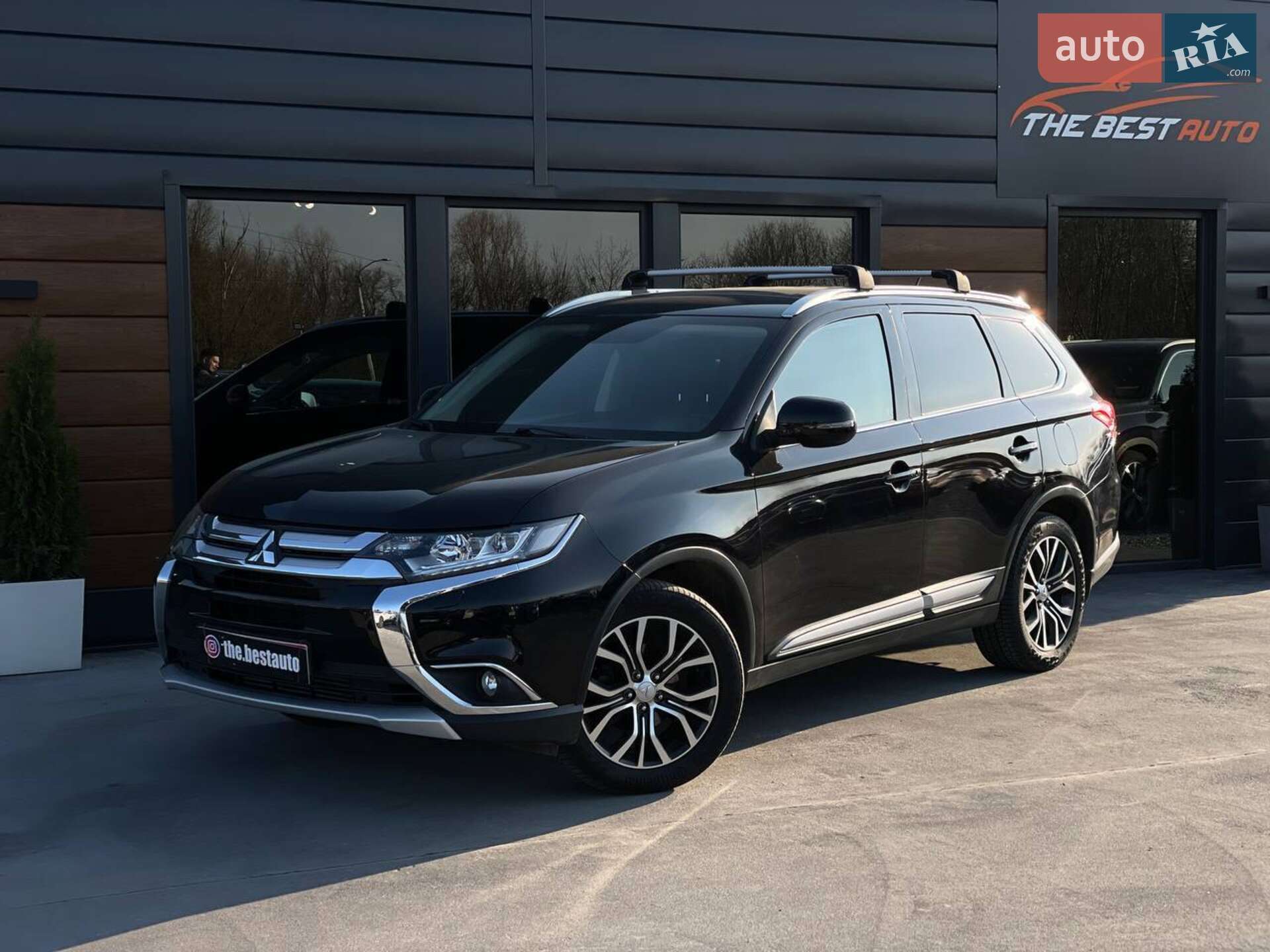 Головне фото звіту автомобіля MITSUBISHI OUTLANDER 2015