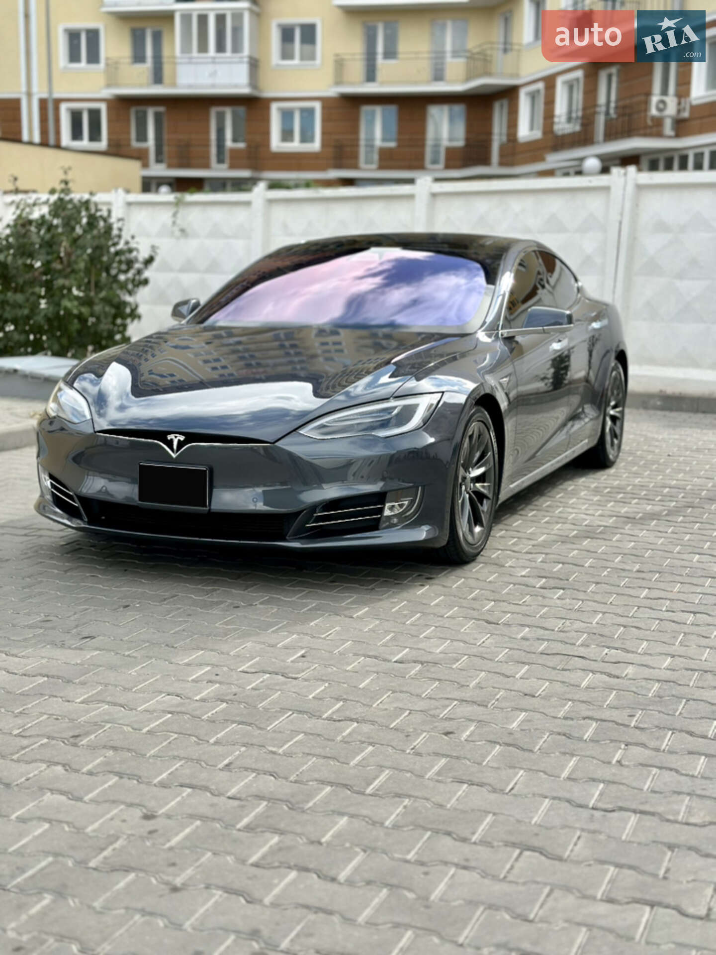 TESLA MODEL S