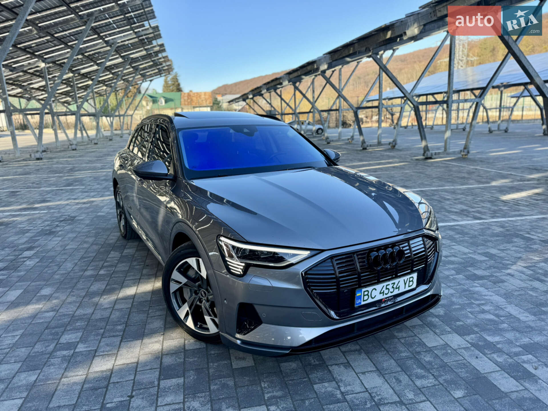 Головне фото звіту автомобіля AUDI E-TRON 2020