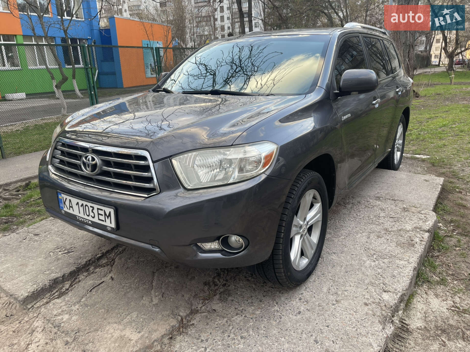 TOYOTA HIGHLANDER