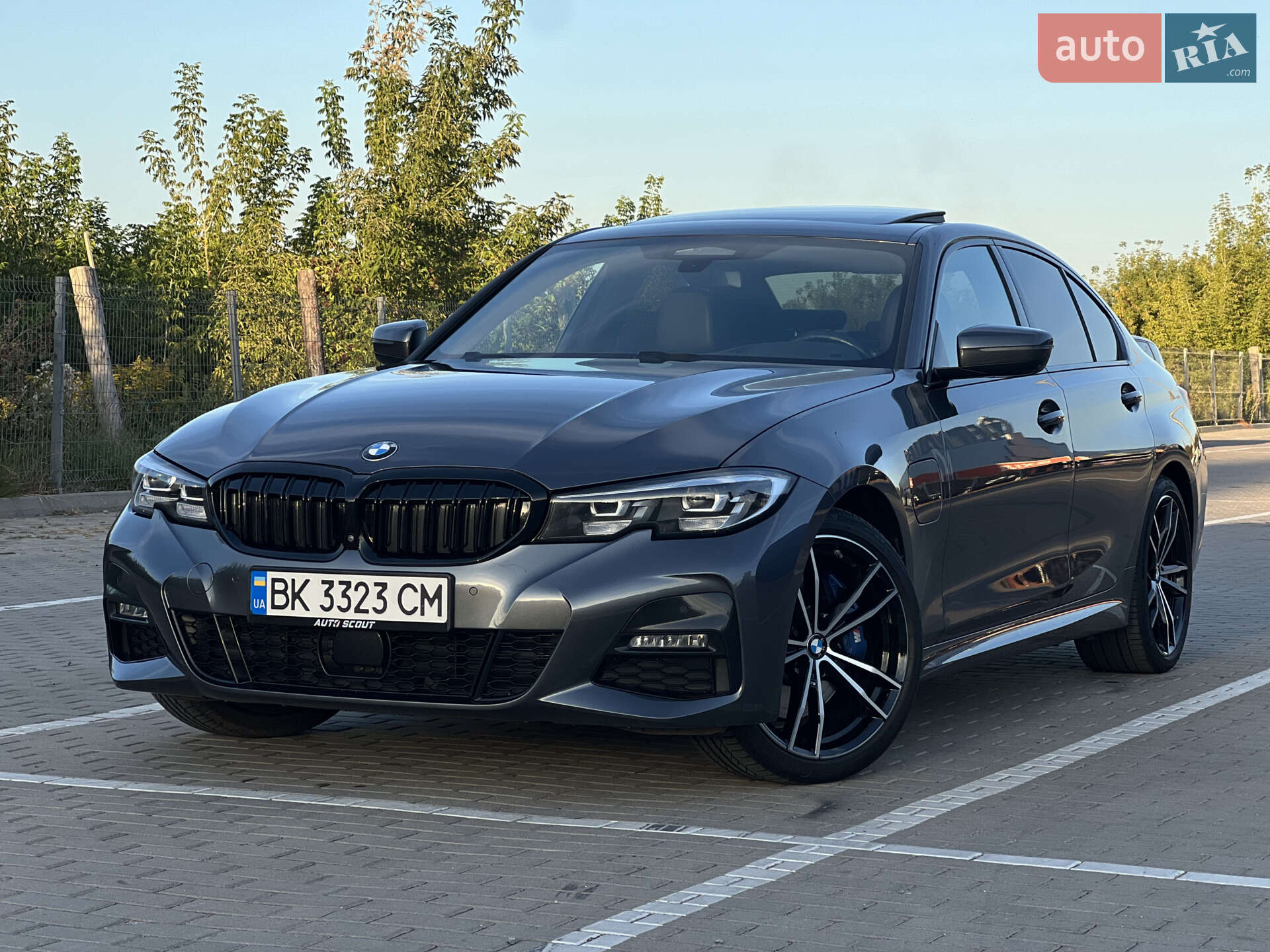 BMW 330Е 2019