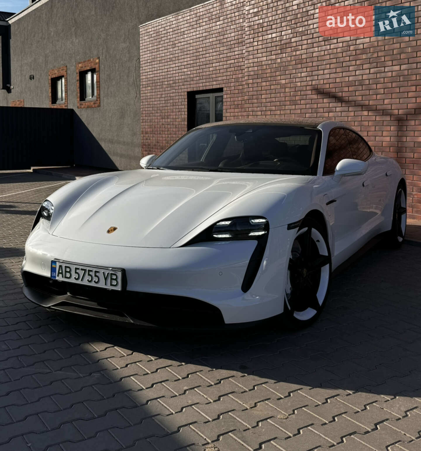 PORSCHE TAYCAN 2021