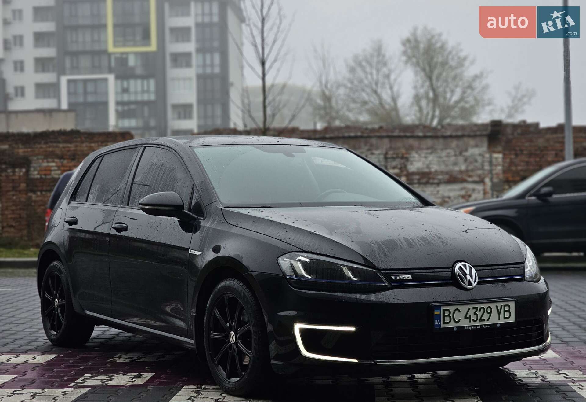 VOLKSWAGEN E-GOLF 2015