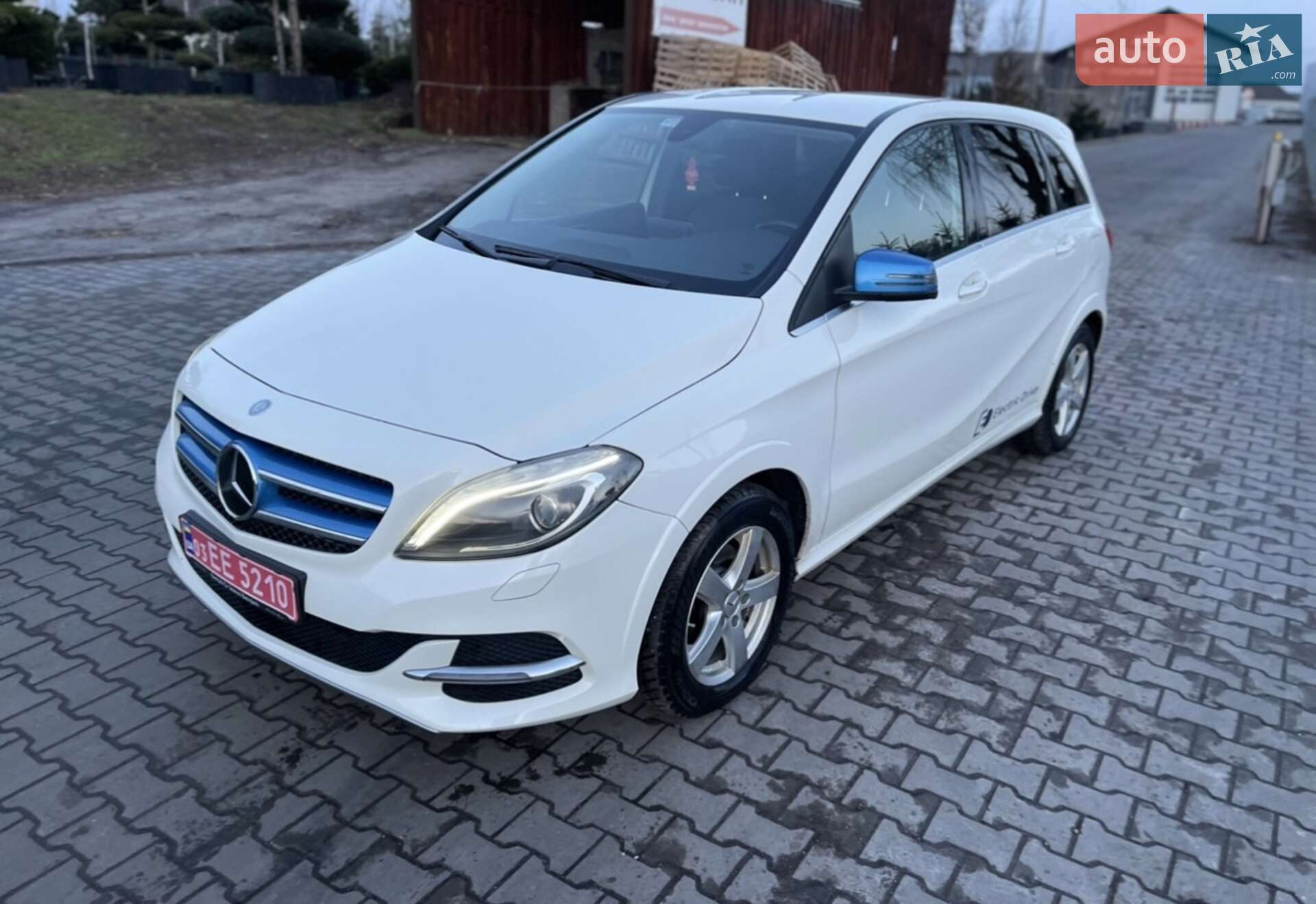 Головне фото звіту автомобіля MERCEDES-BENZ B 250E 2016