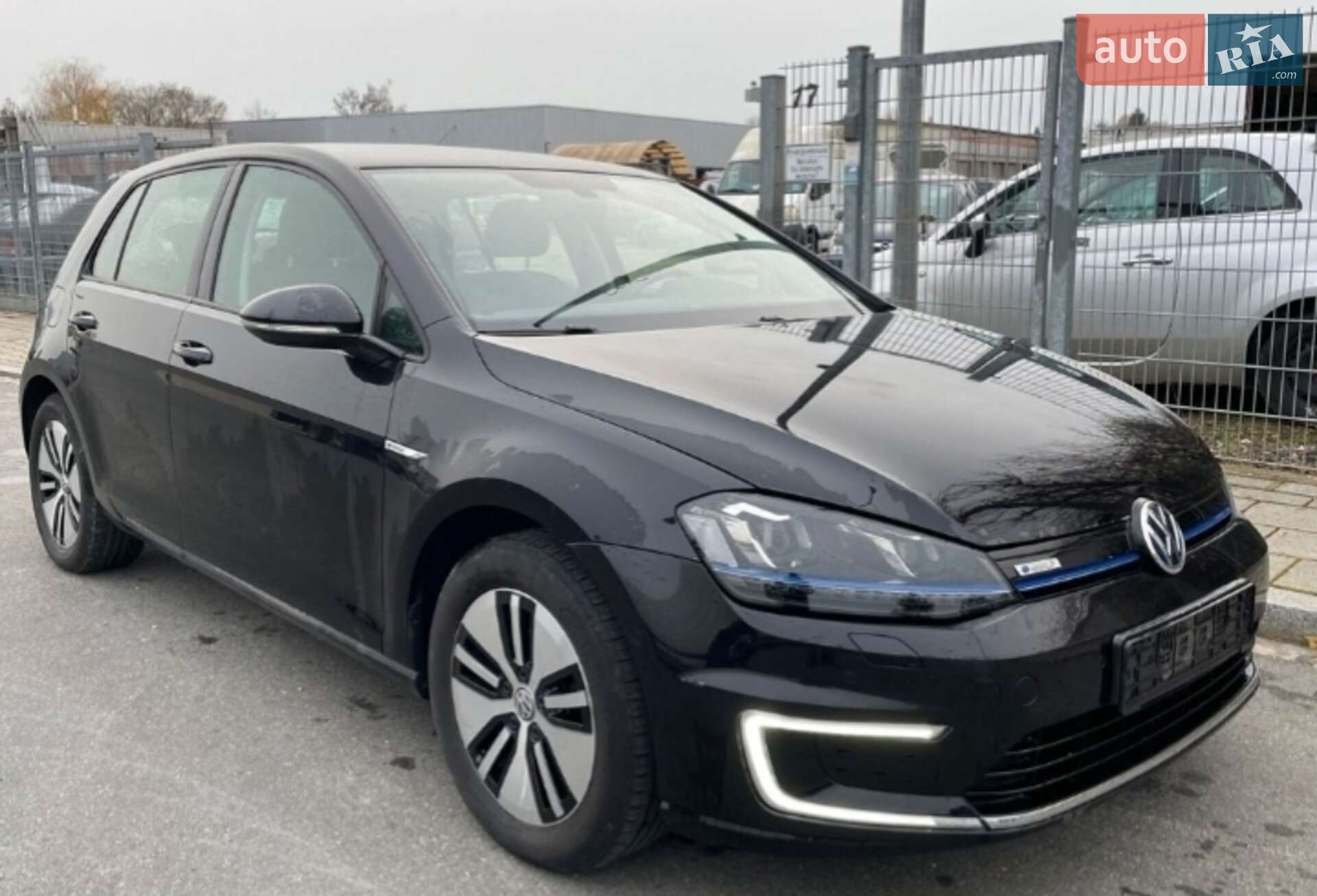 VOLKSWAGEN E-GOLF 2015