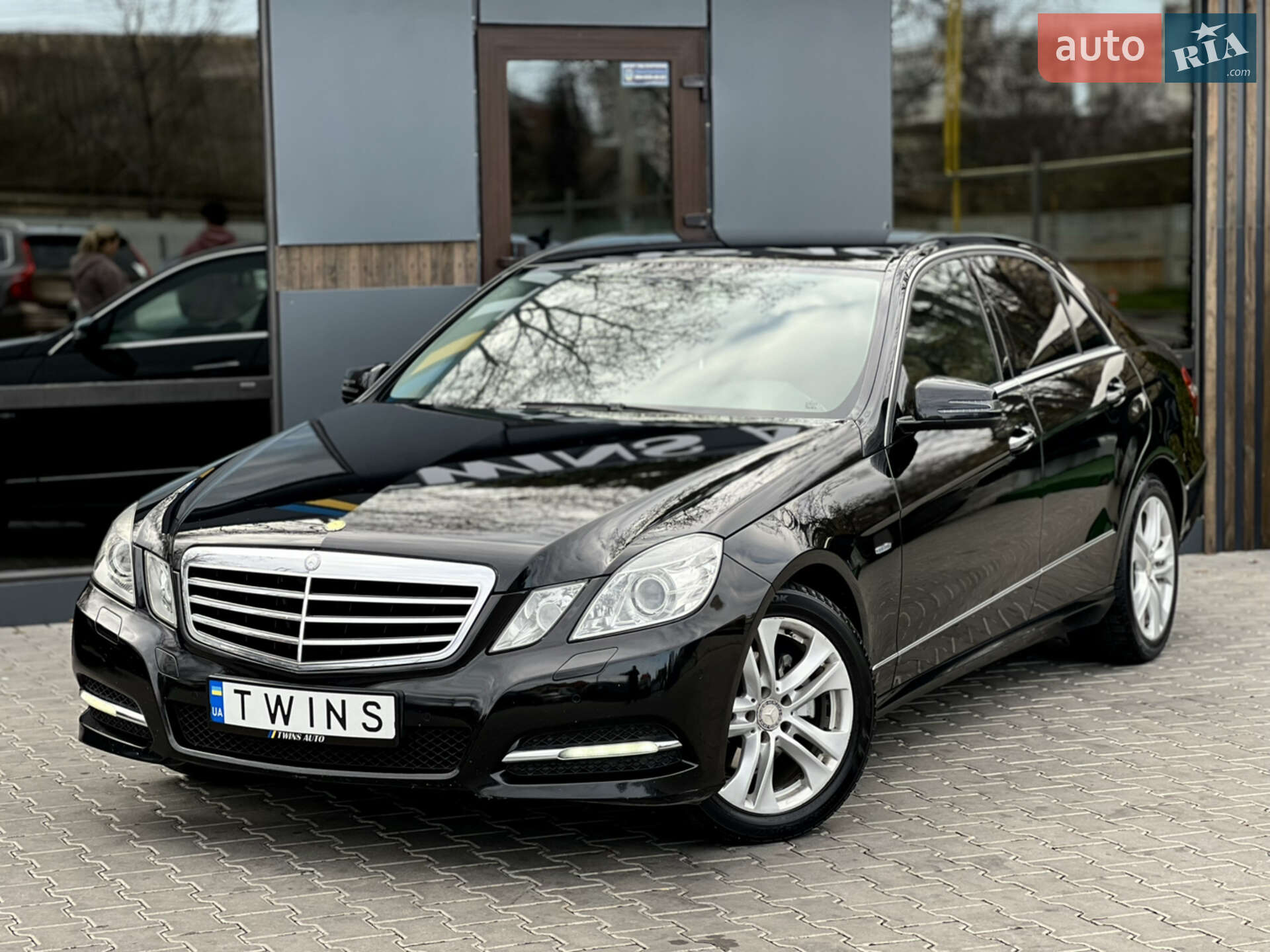MERCEDES-BENZ E 200 2010