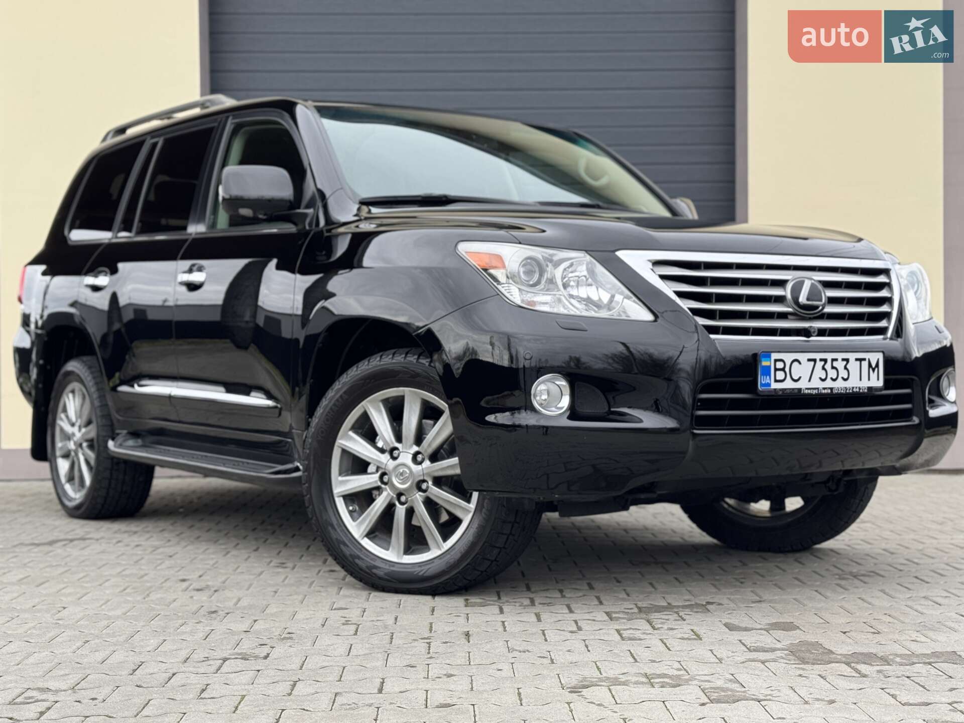 LEXUS LX 570 2011