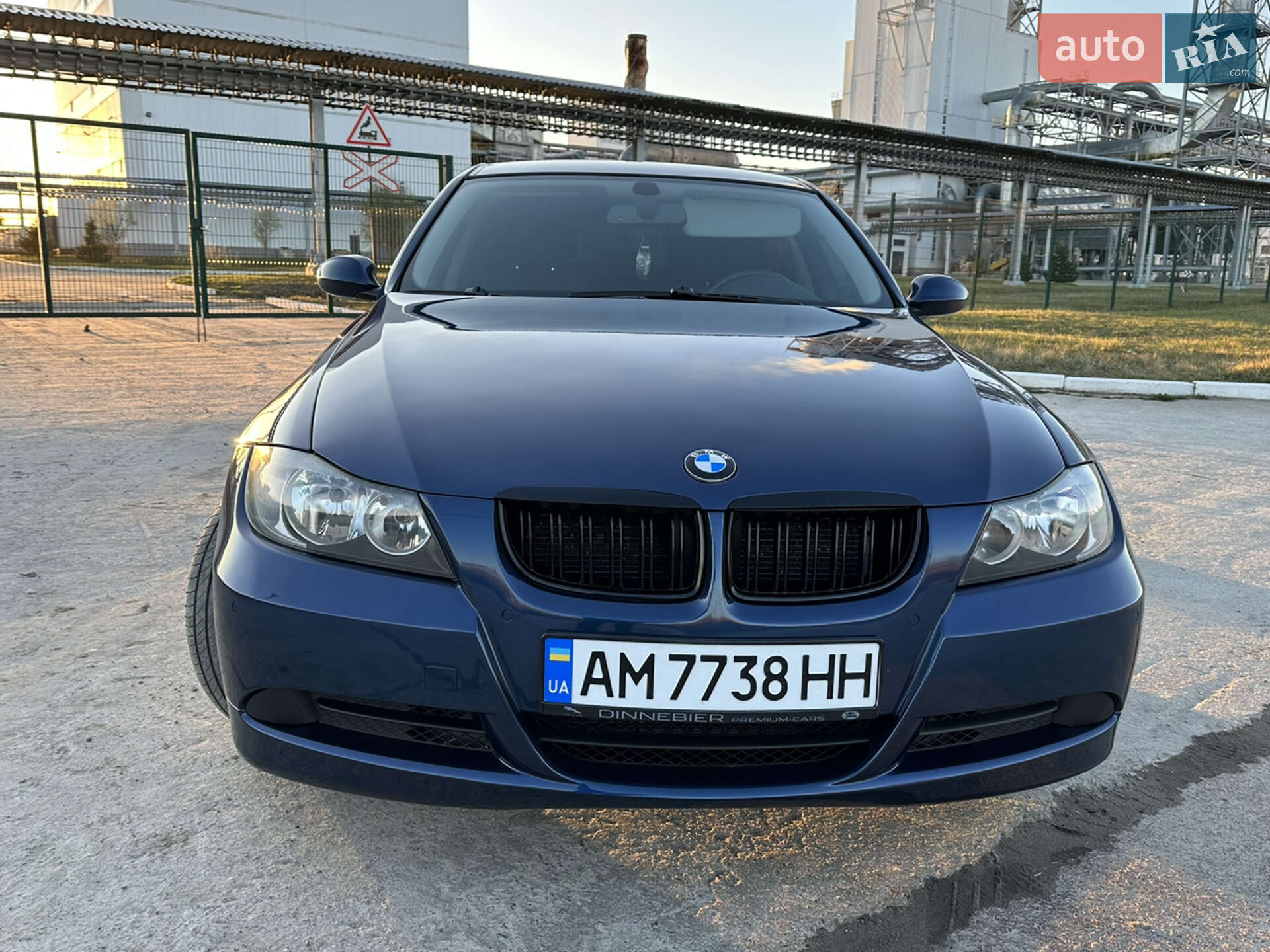 Головне фото звіту автомобіля BMW 320I 2006