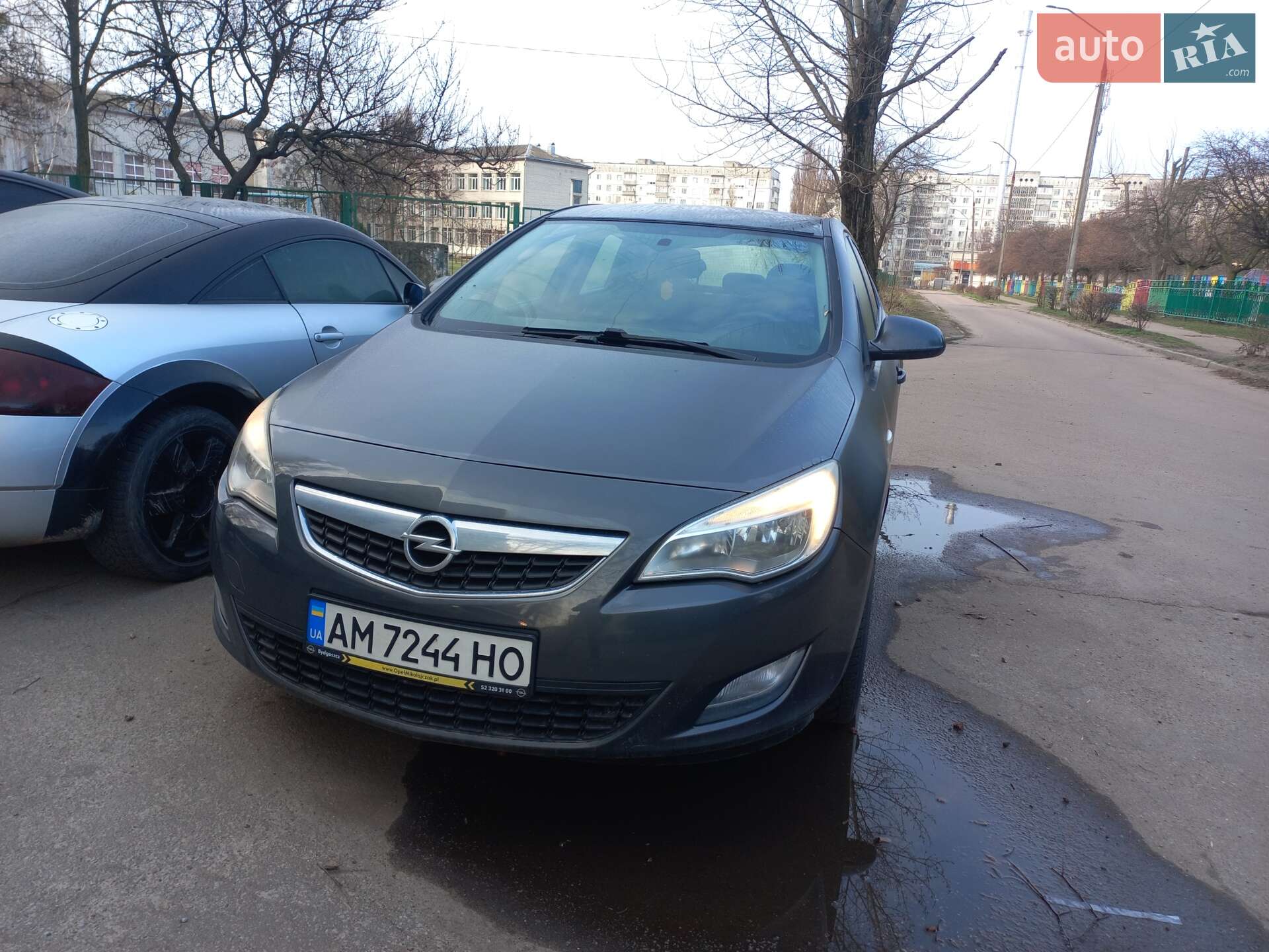 Opel Astra GTC 2011