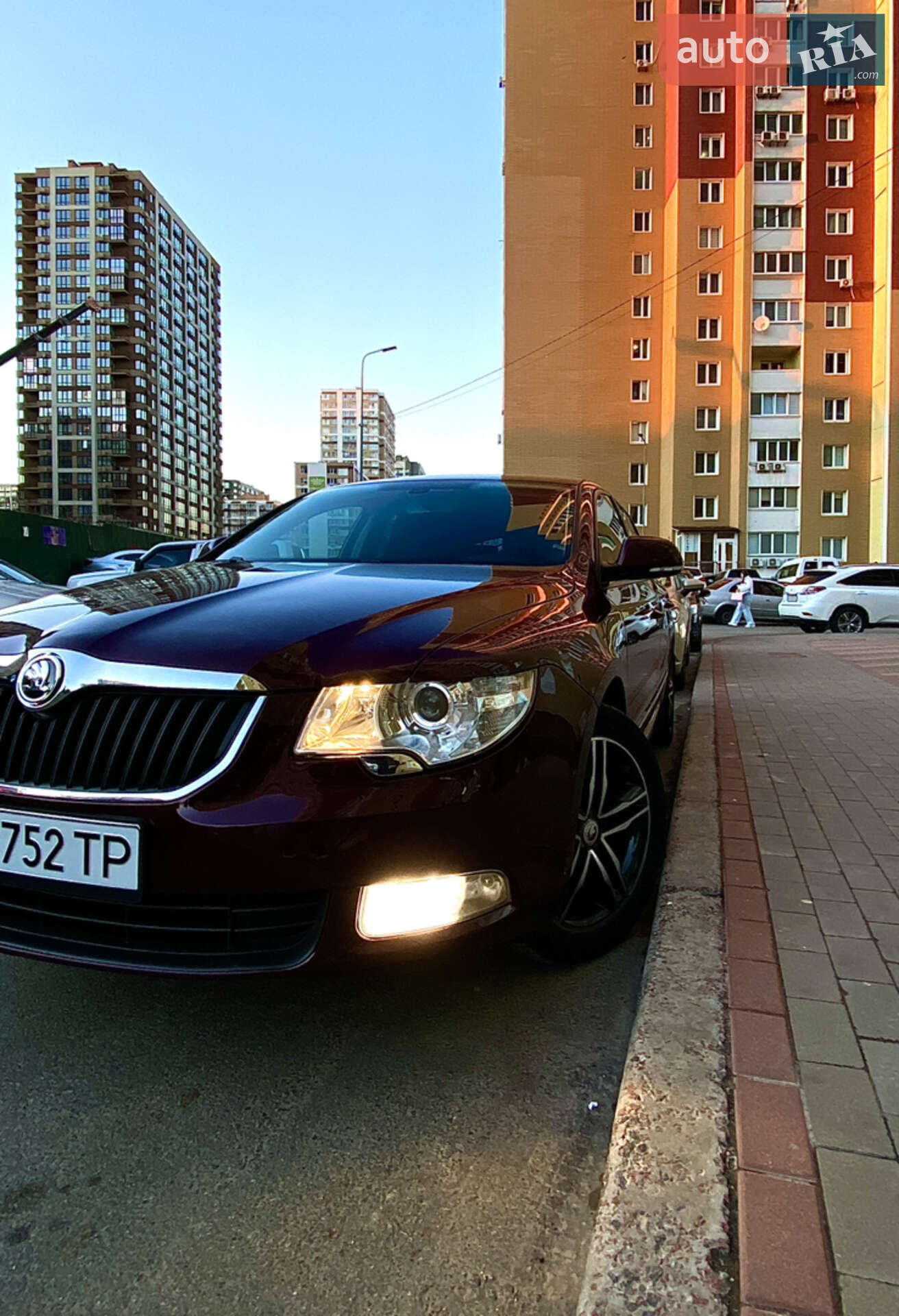 SKODA SUPERB 2012