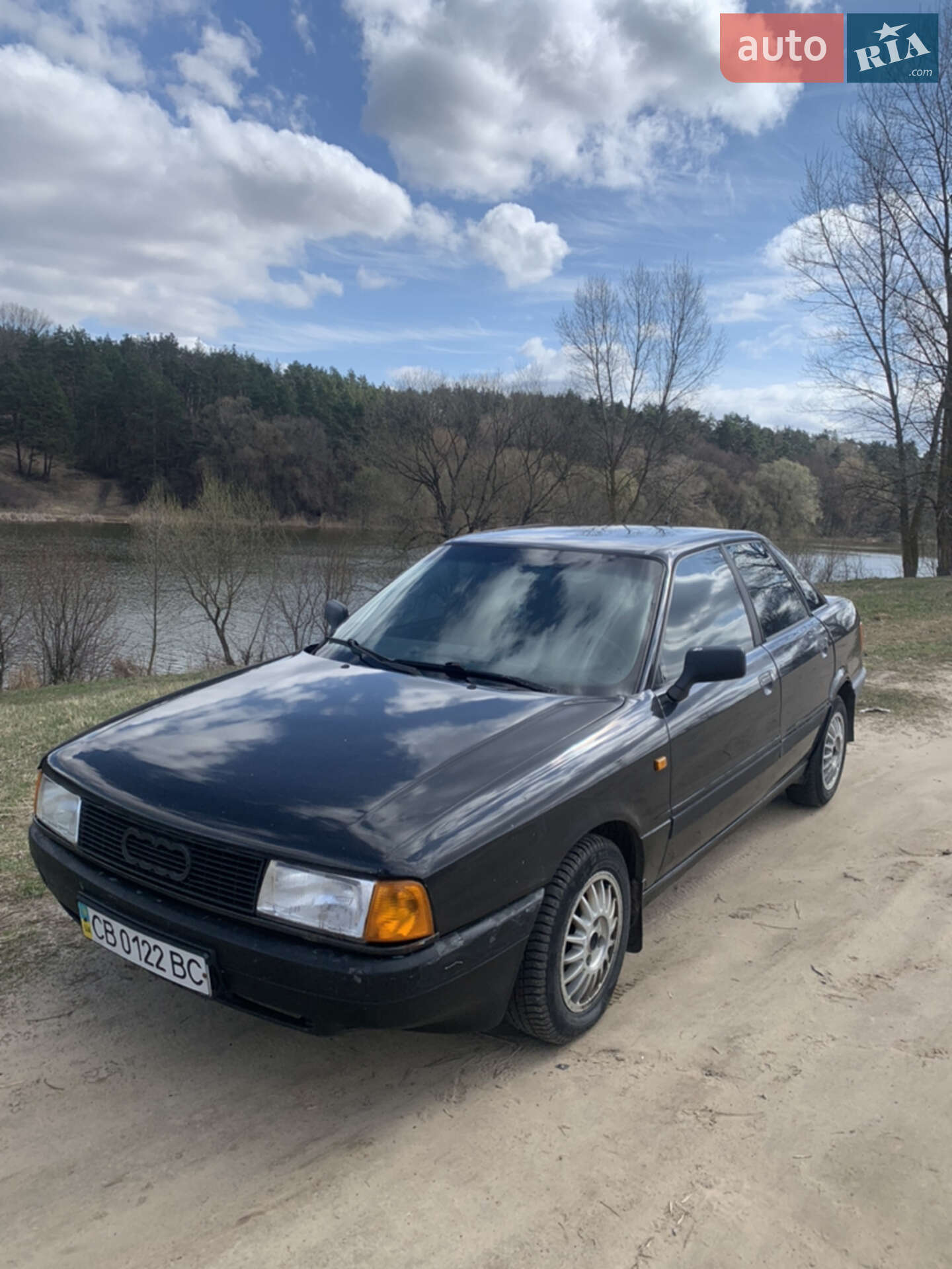 Головне фото звіту автомобіля AUDI 80 1989