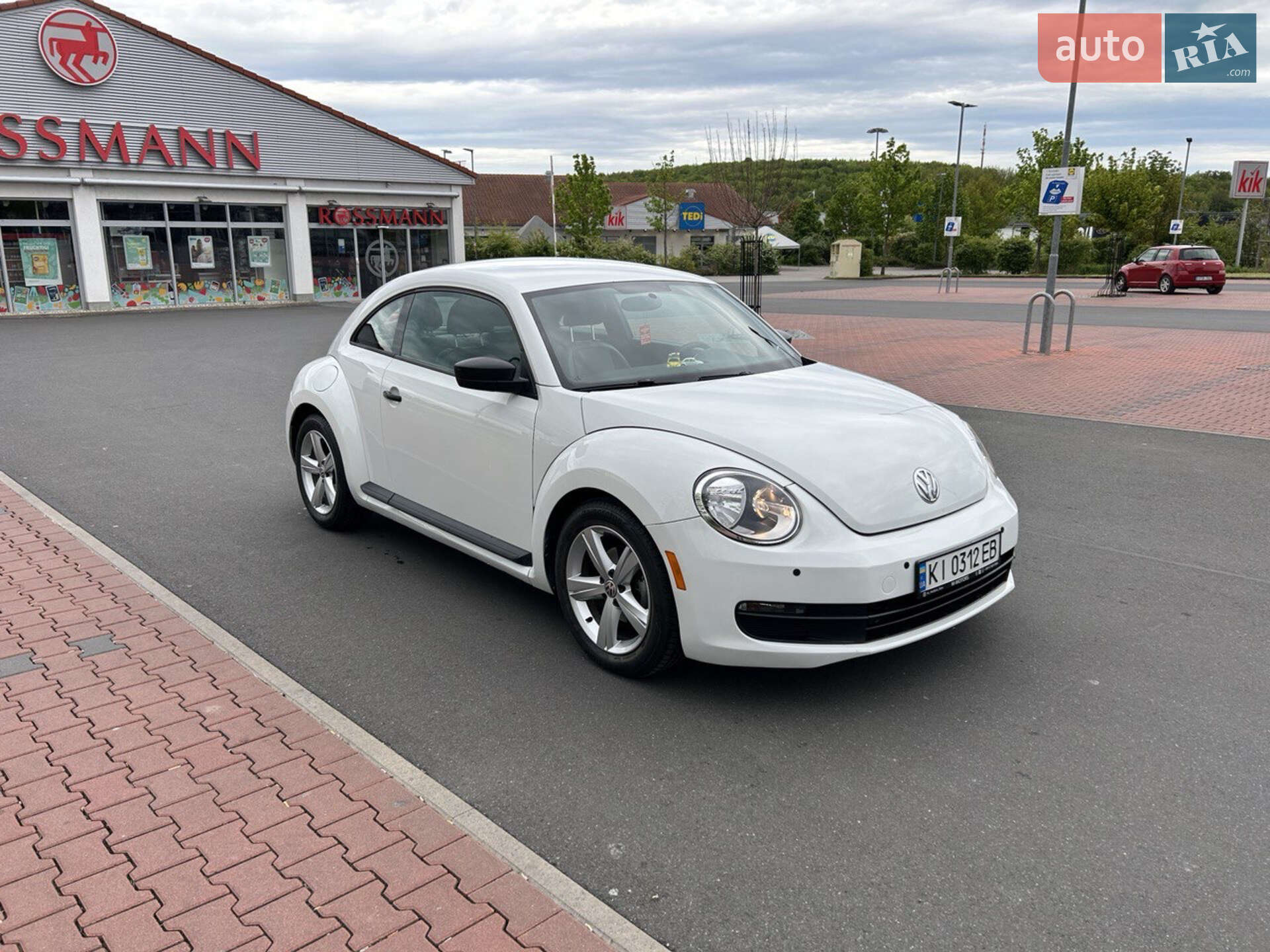 VOLKSWAGEN BEETLE 2015