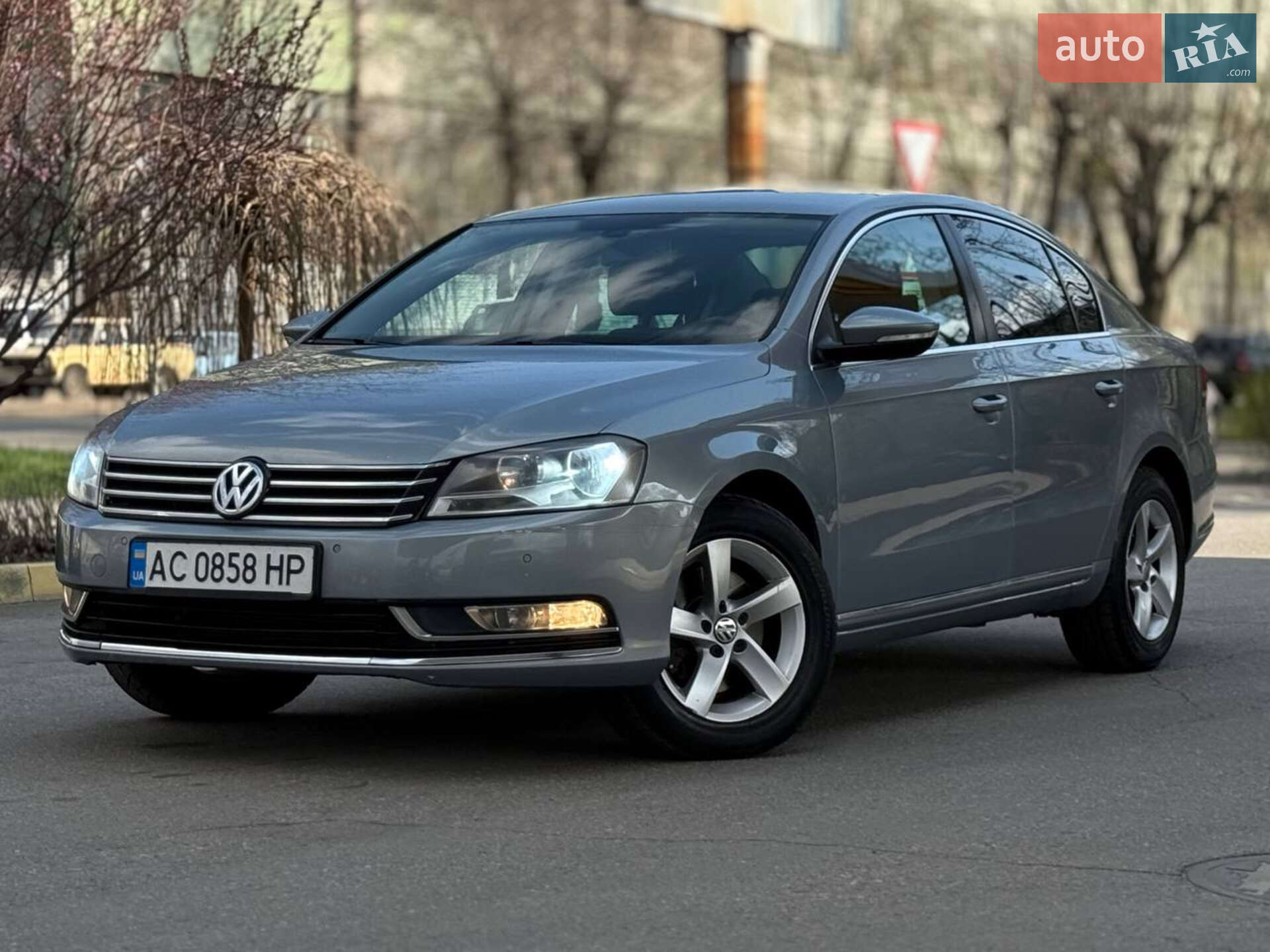 VOLKSWAGEN PASSAT 2011