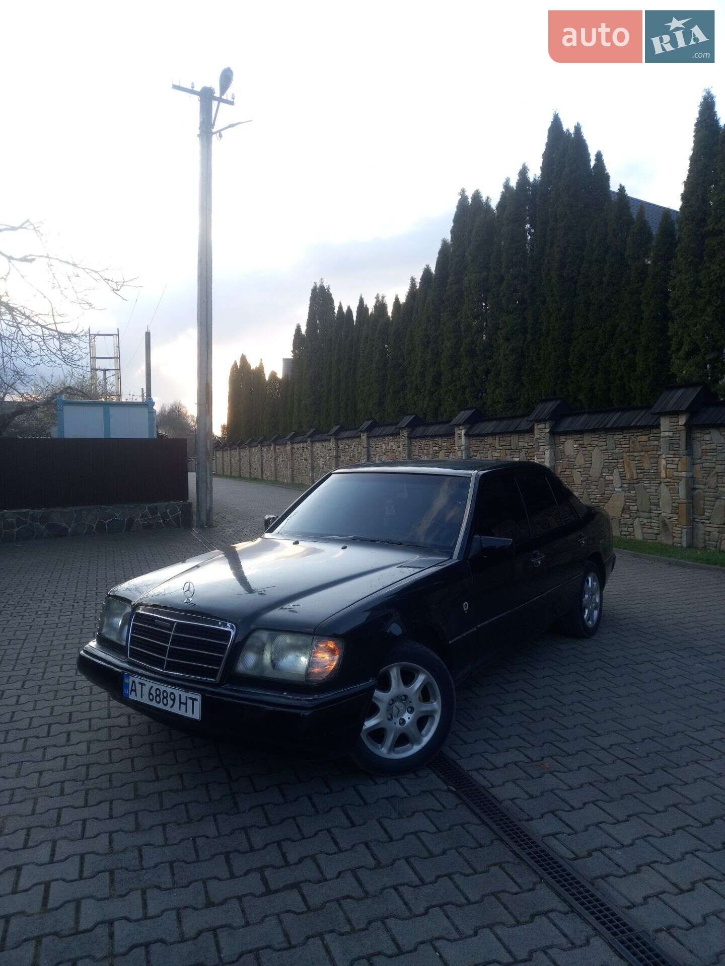 MERCEDES-BENZ 230 1992
