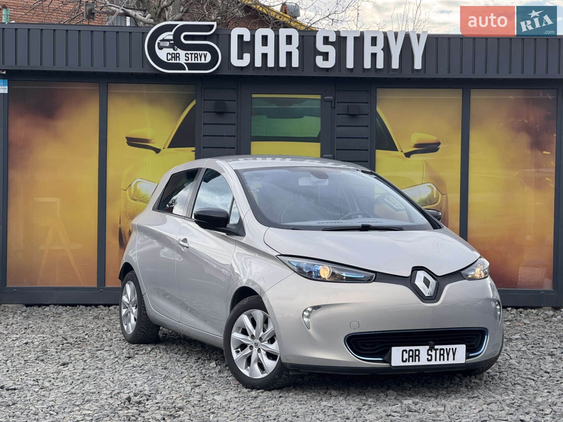 Головне фото звіту автомобіля RENAULT ZOE 2013