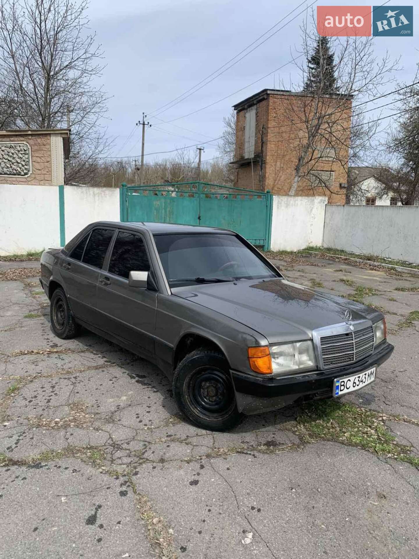 Головне фото звіту автомобіля MERCEDES-BENZ 190 1988
