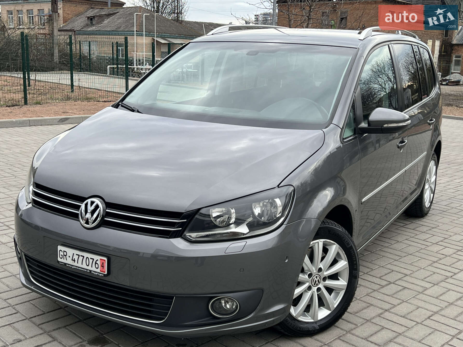 VOLKSWAGEN TOURAN 2012