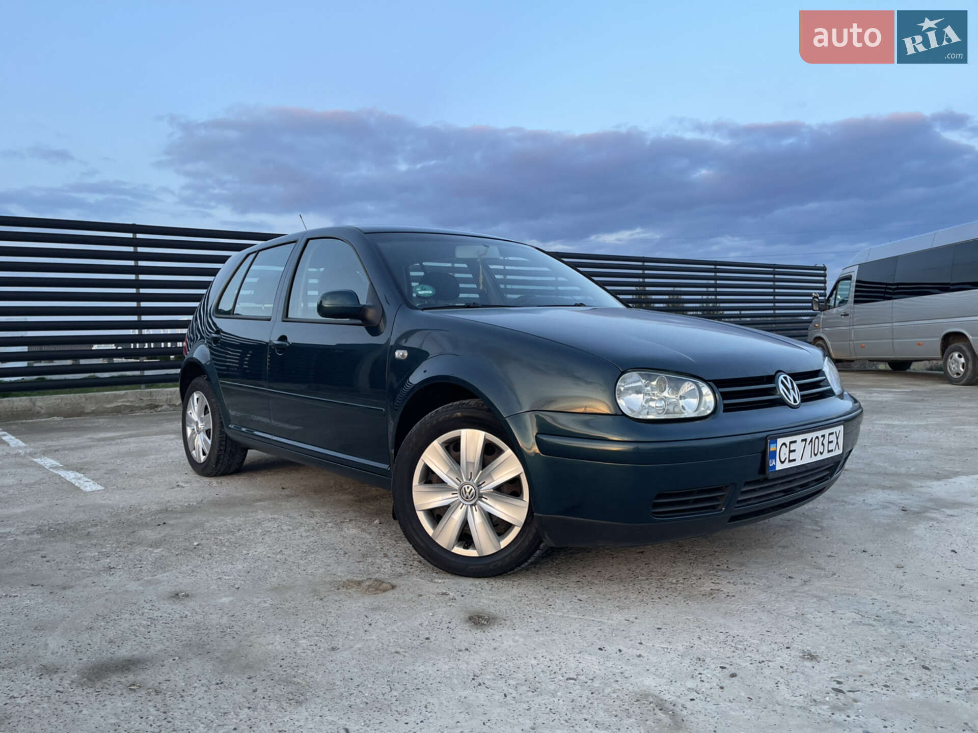 VOLKSWAGEN GOLF 2003