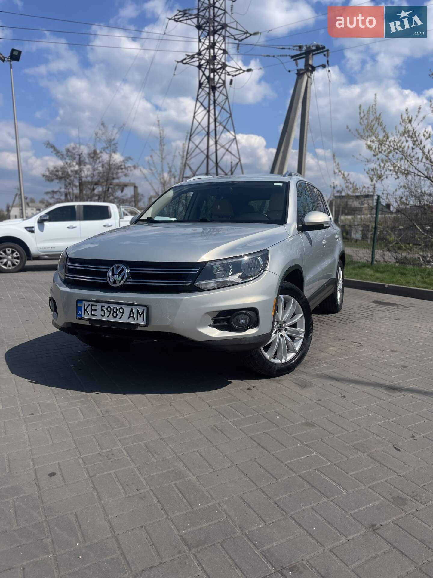 VOLKSWAGEN TIGUAN 2011