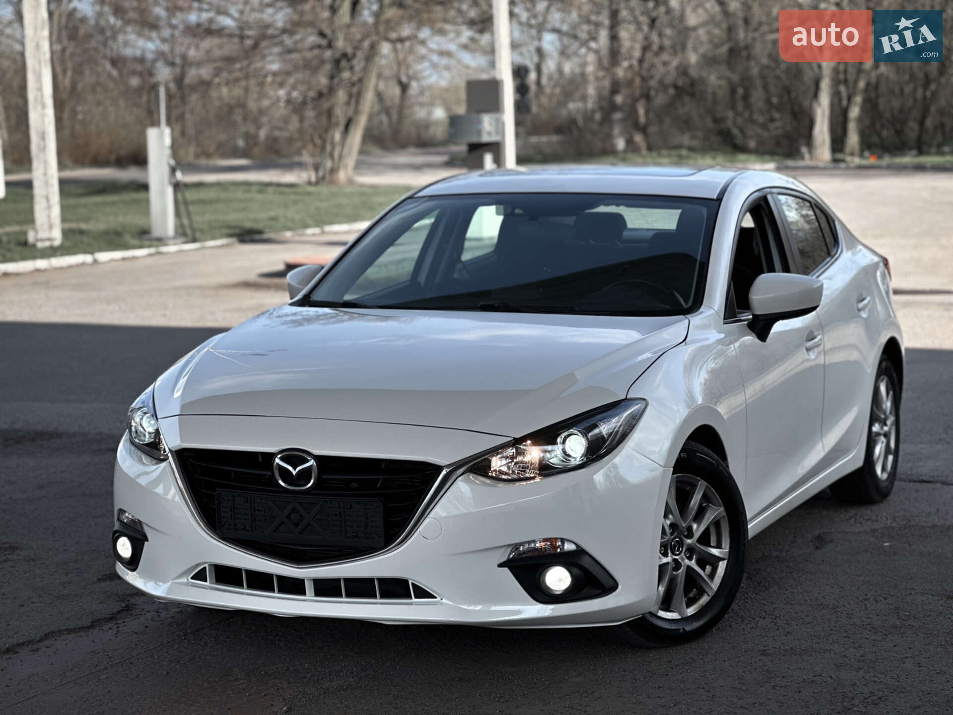 MAZDA 3 2015