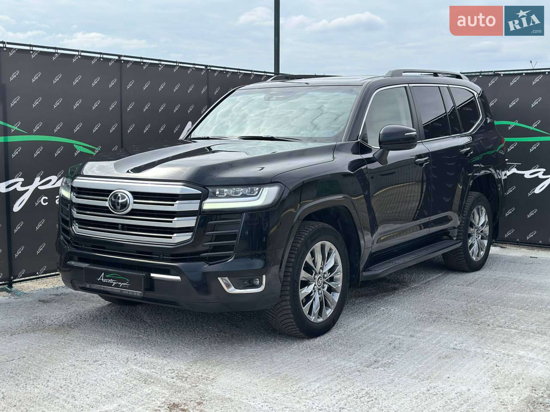 Головне фото звіту автомобіля TOYOTA LAND CRUISER 300 2021