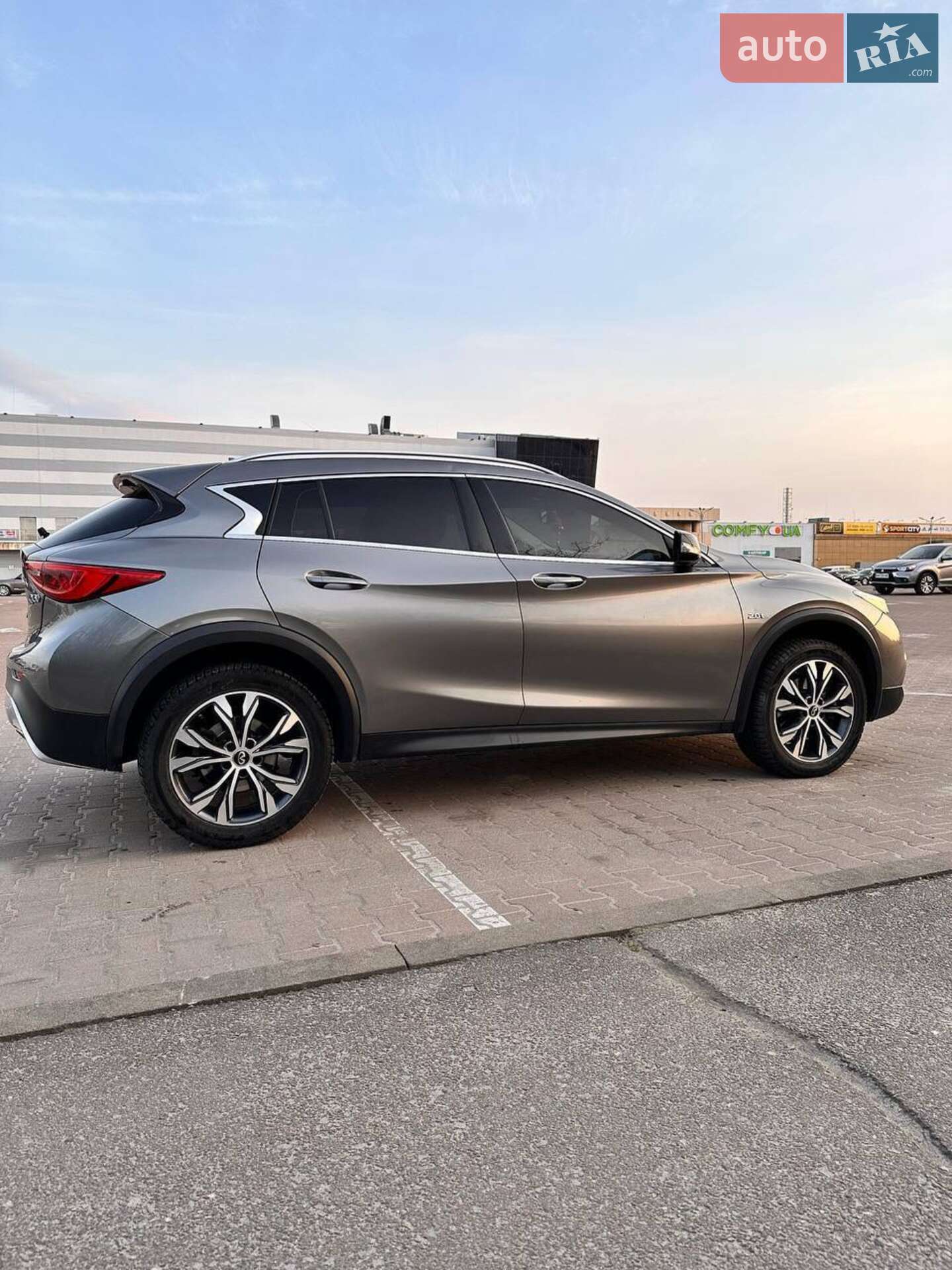 INFINITI QX30 2016