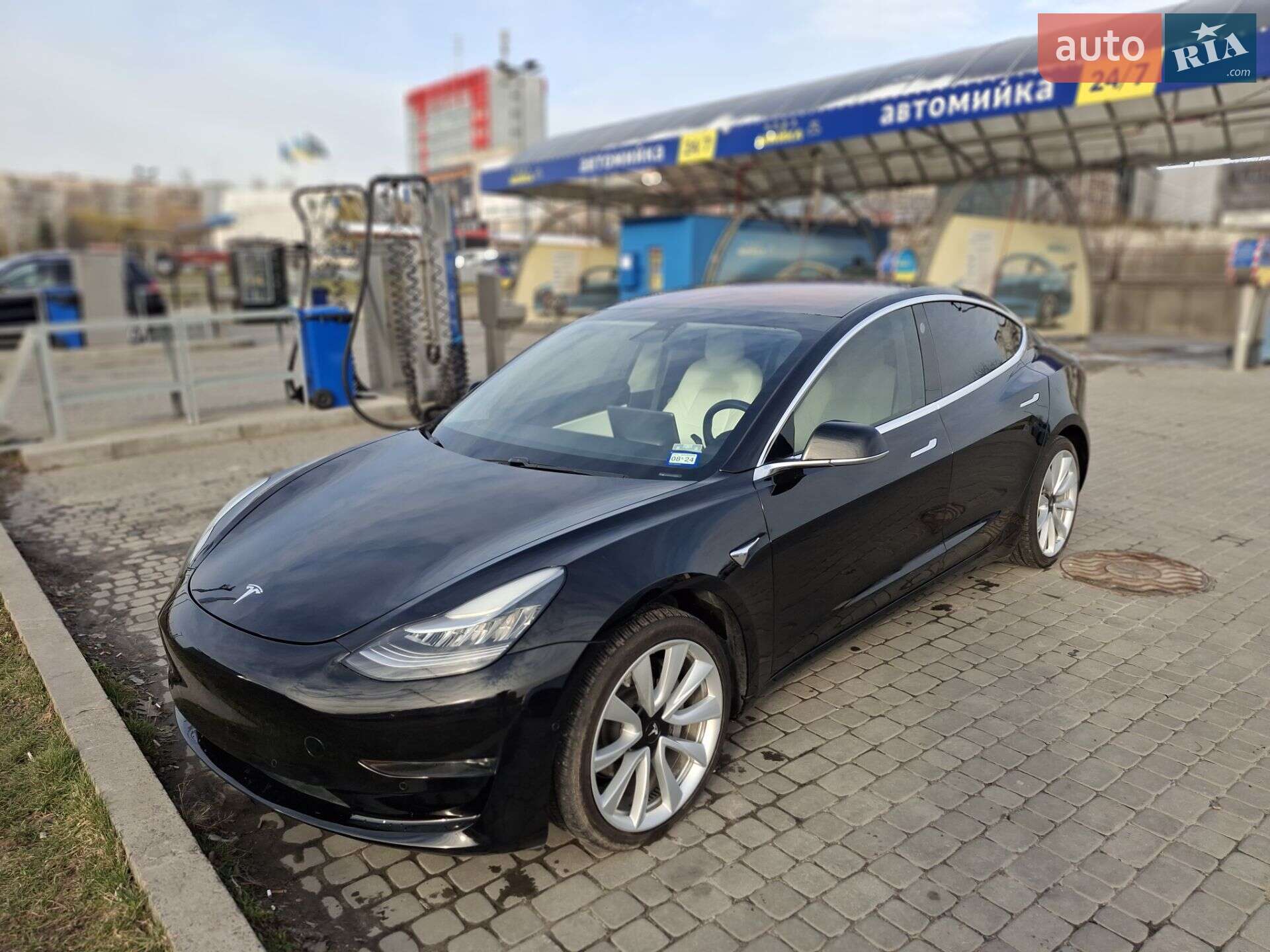 Головне фото звіту автомобіля TESLA MODEL 3 2018