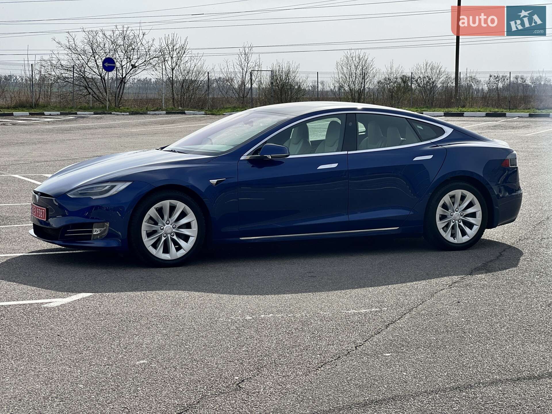 Головне фото звіту автомобіля TESLA MODEL S 2019