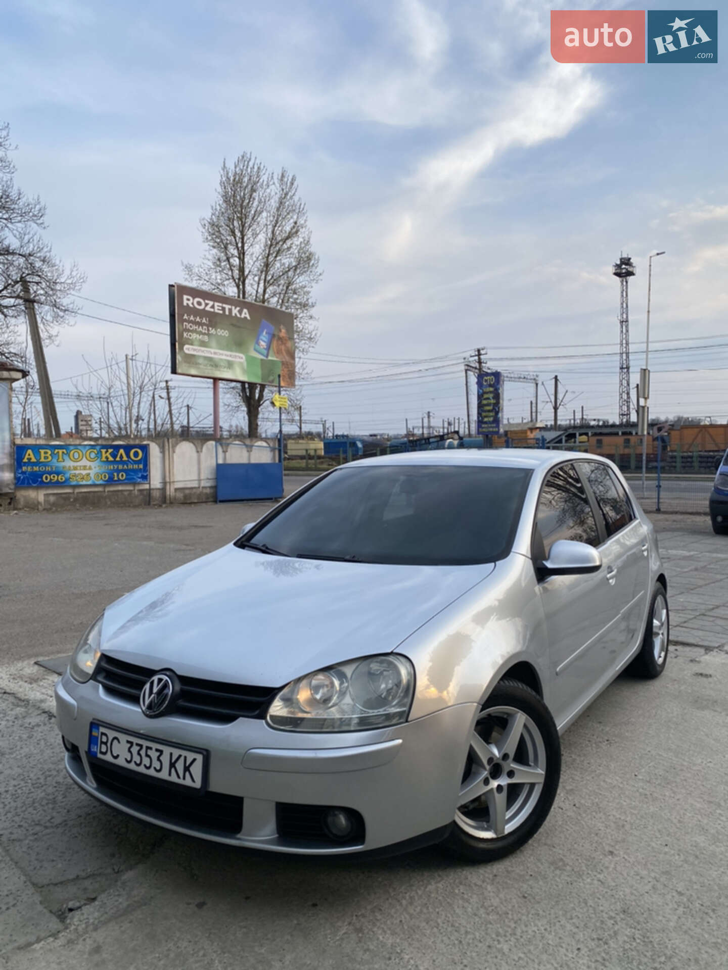 VOLKSWAGEN GOLF 2003