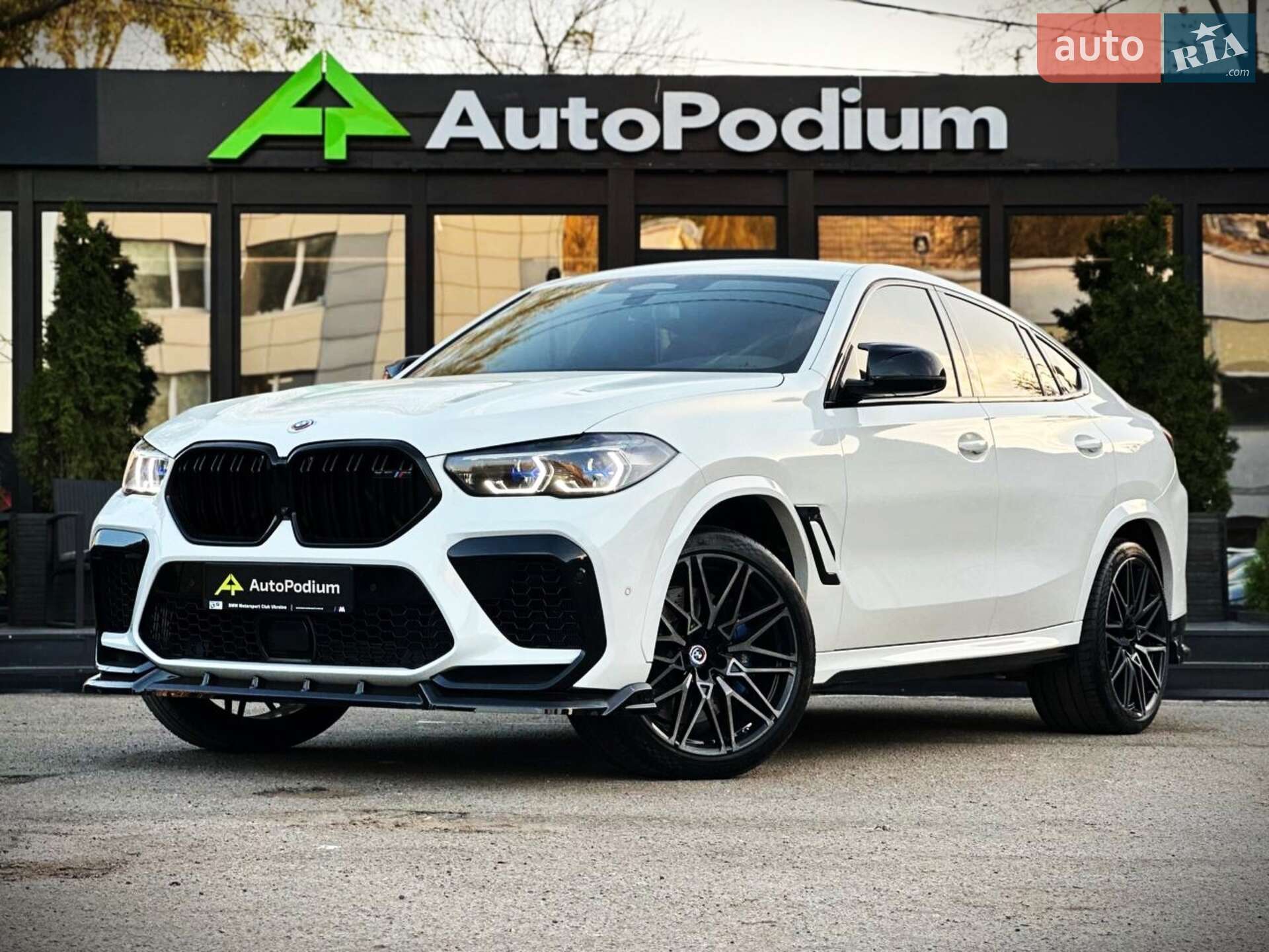 Головне фото звіту автомобіля BMW X6 2020