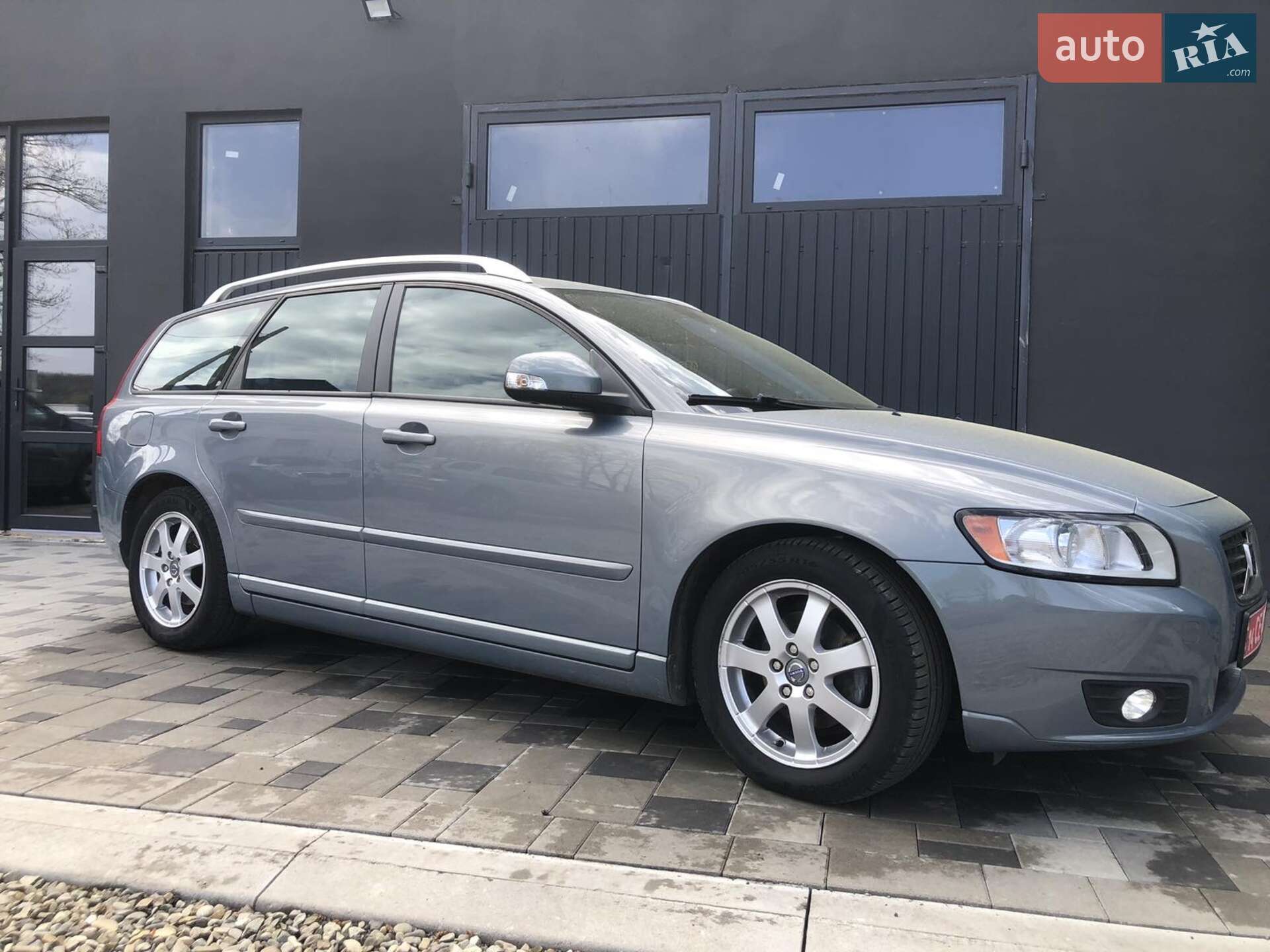 Головне фото звіту автомобіля VOLVO V50 2012