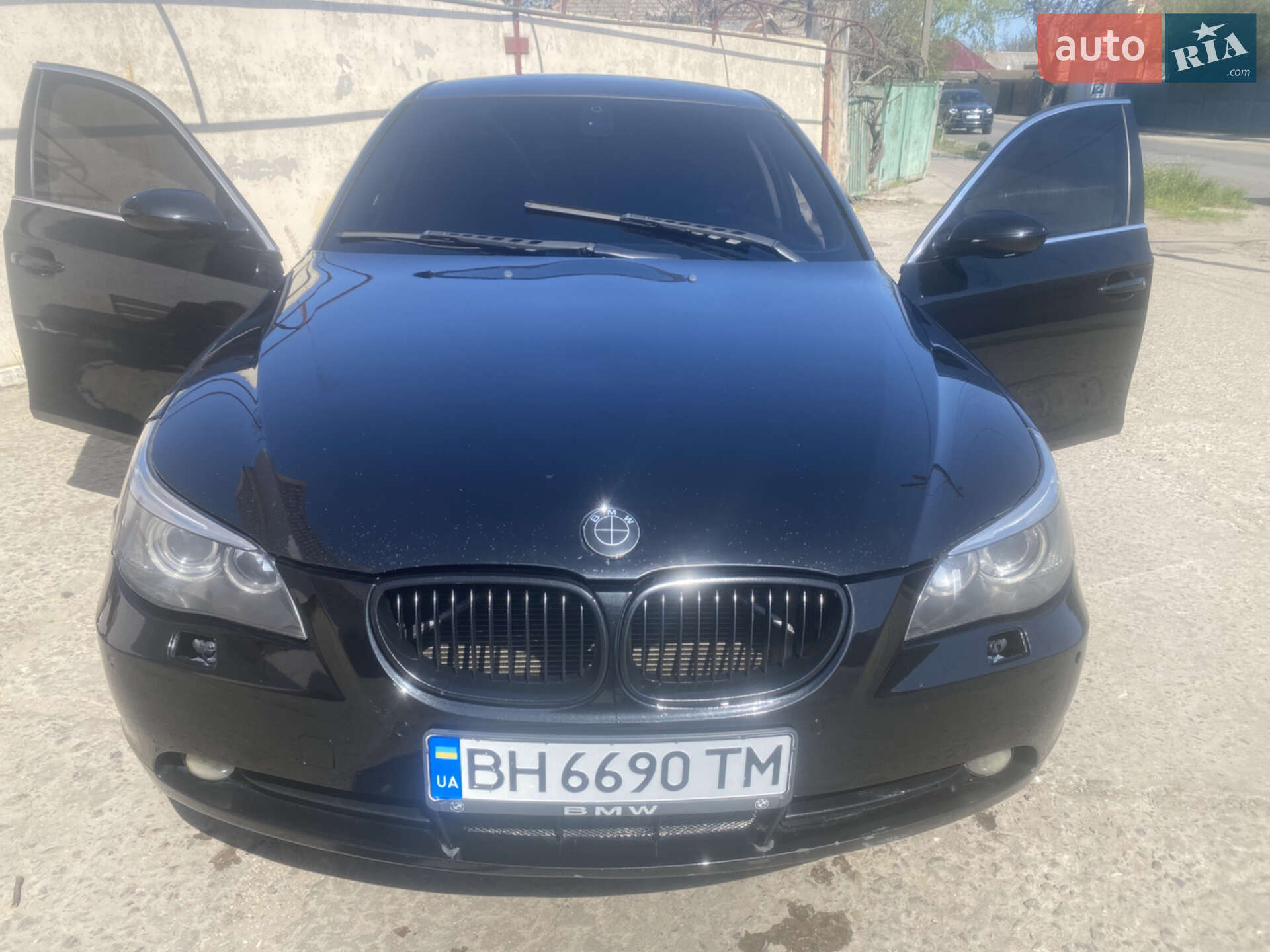Головне фото звіту автомобіля BMW 523I 2005