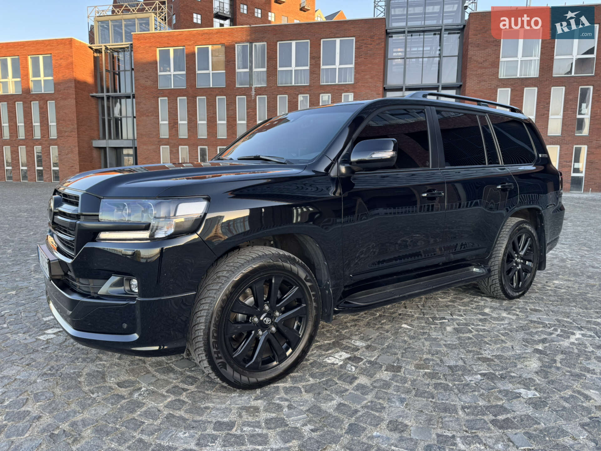 TOYOTA LAND CRUISER 200