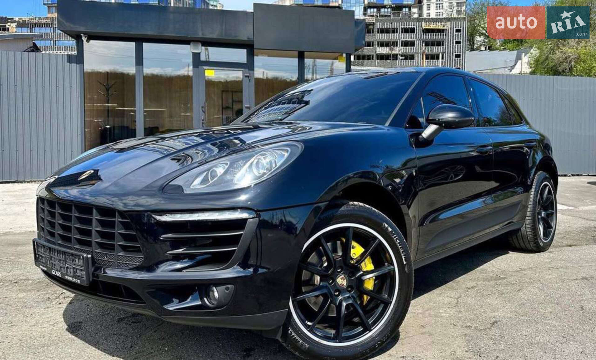 PORSCHE MACAN