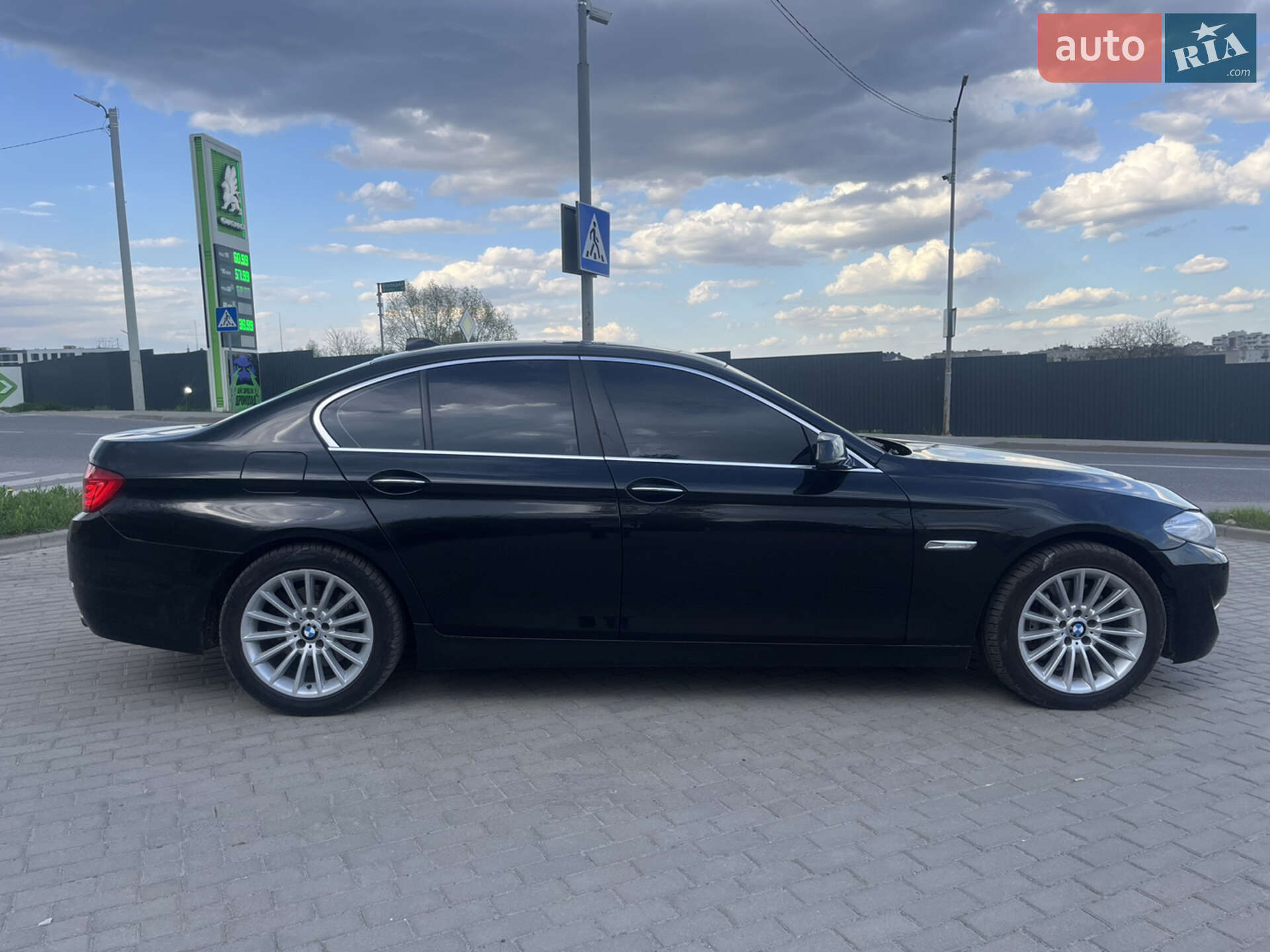 BMW 535XI 2011
