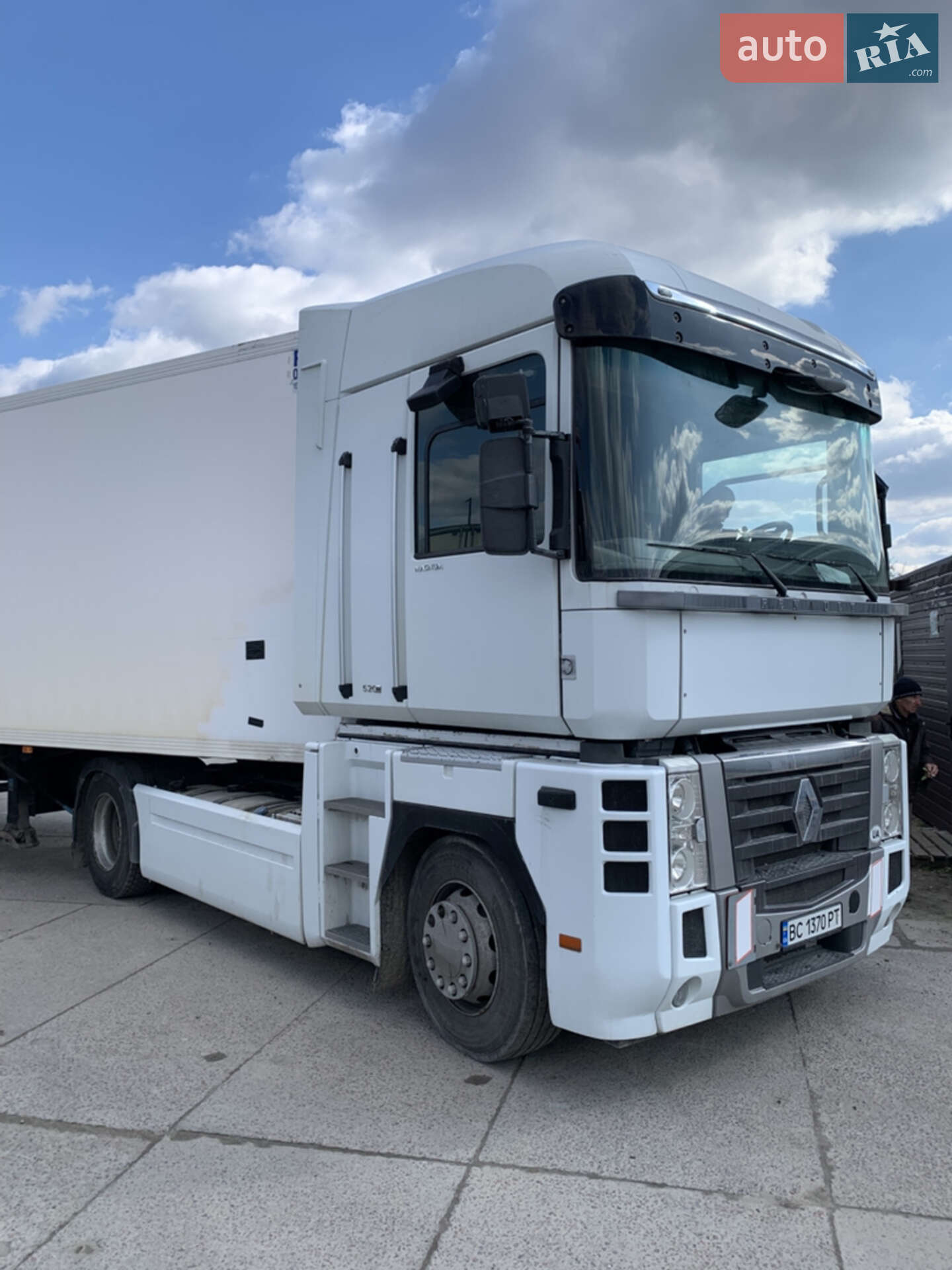 Головне фото звіту автомобіля RENAULT MAGNUM 520DXI 2010