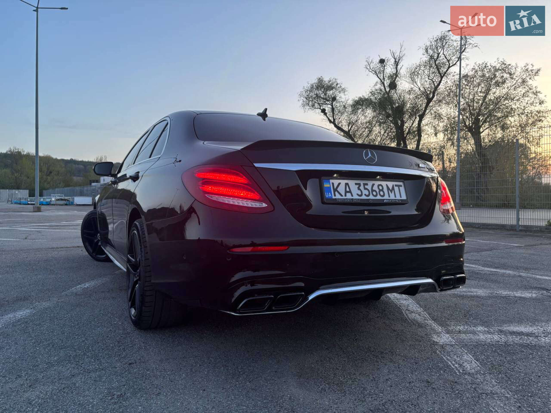 MERCEDES-BENZ E 220 D