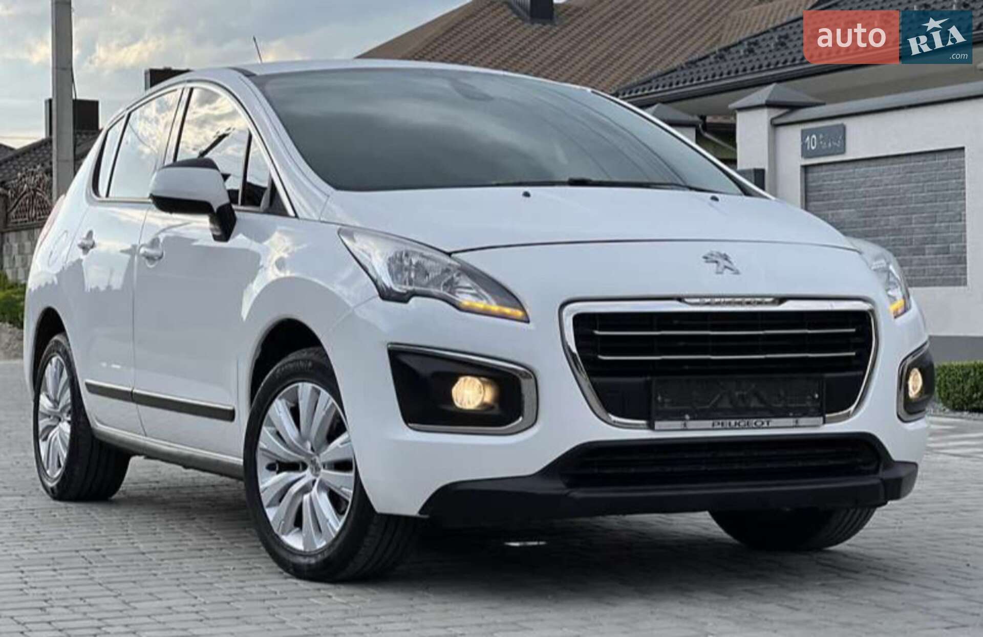 PEUGEOT 3008