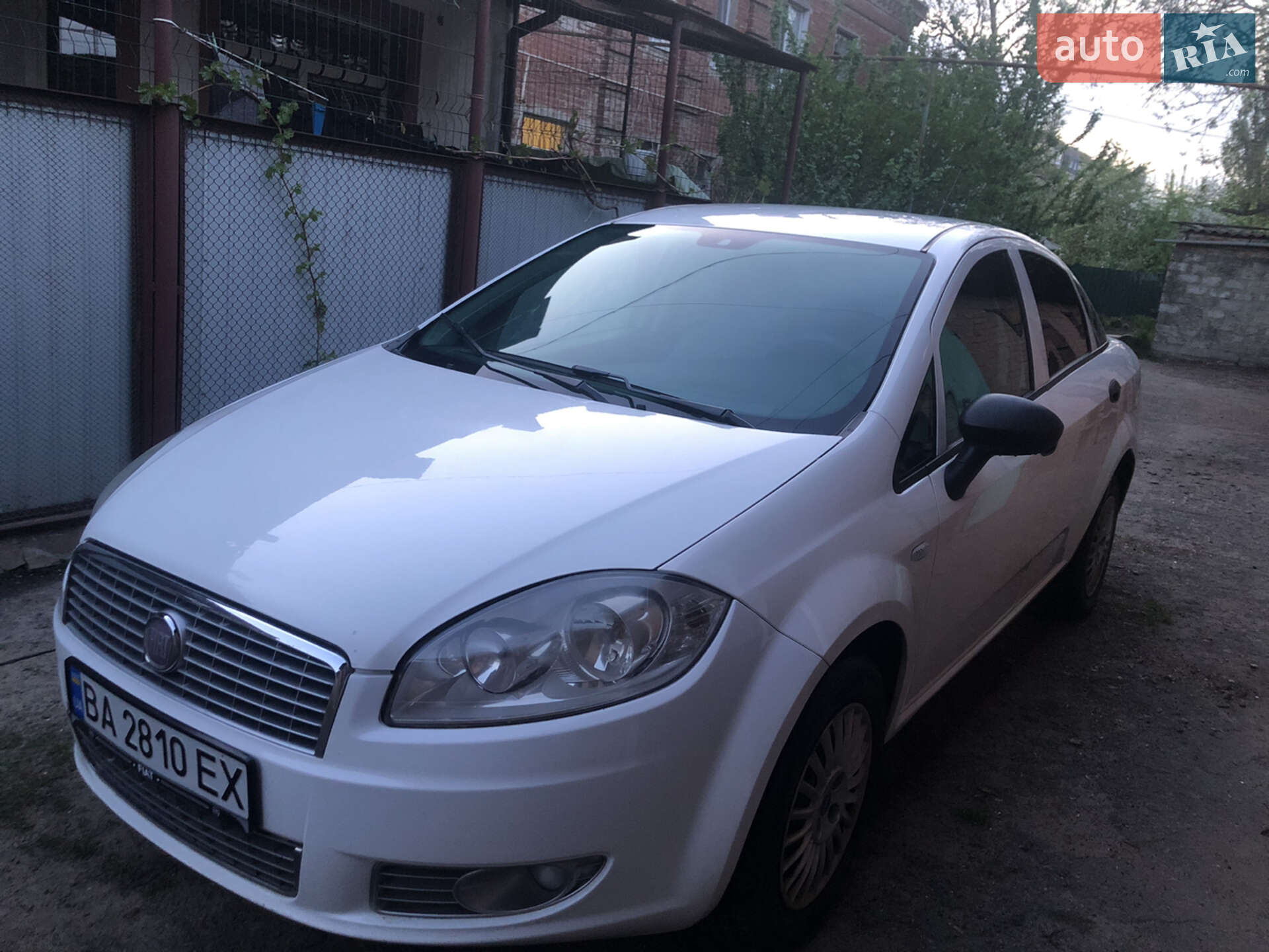 Головне фото звіту автомобіля FIAT LINEA 2012
